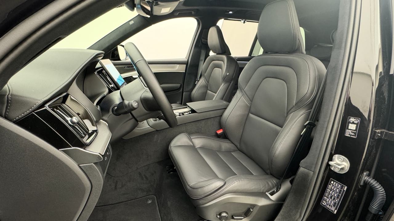 VOLVO XC90 T8 AWD PluginHybrid Black Edition Geartronic-image-4