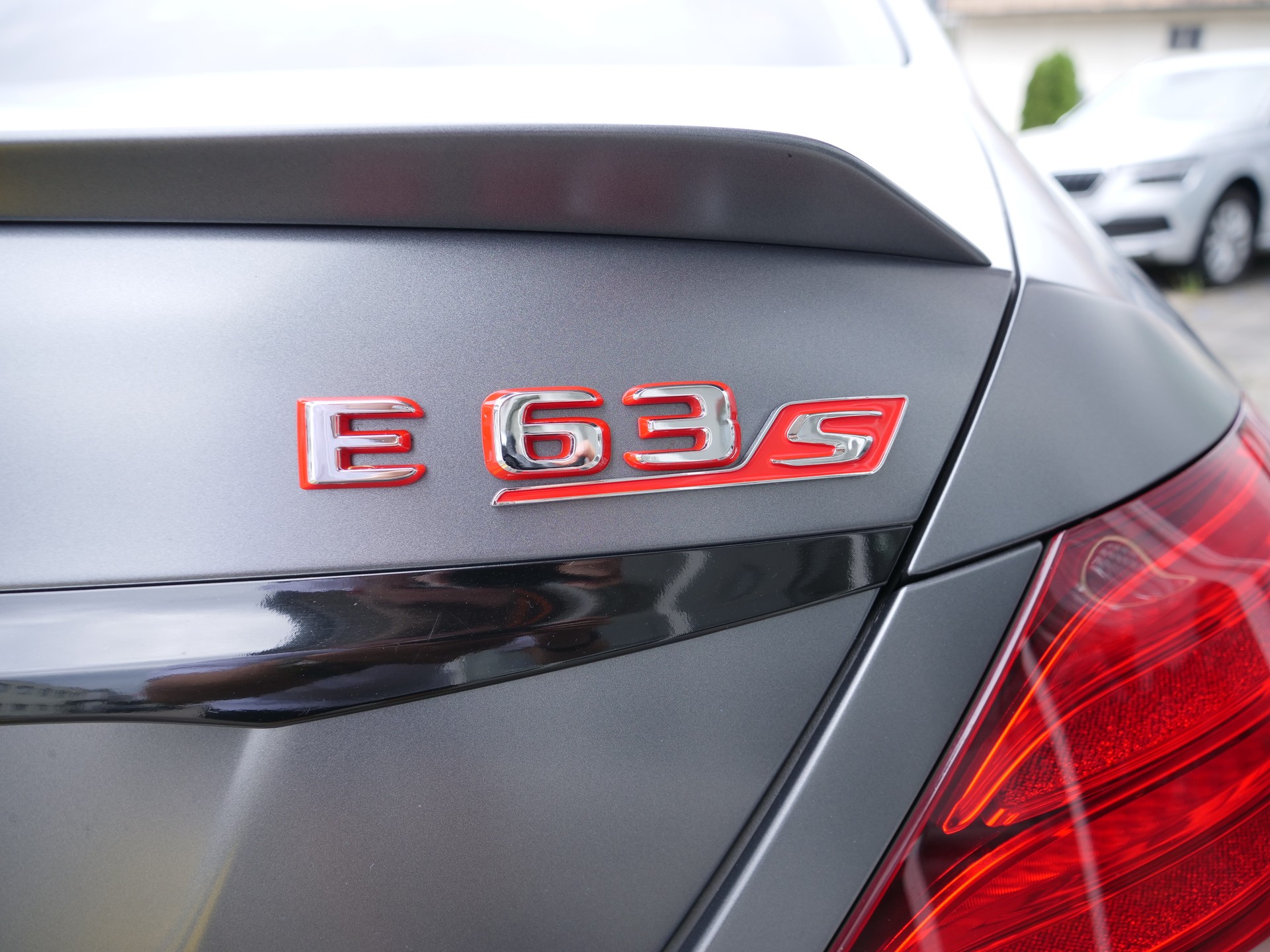 MERCEDES-BENZ E 63 AMG S Speedshift 4Matic *GRAU MATT*-image-21