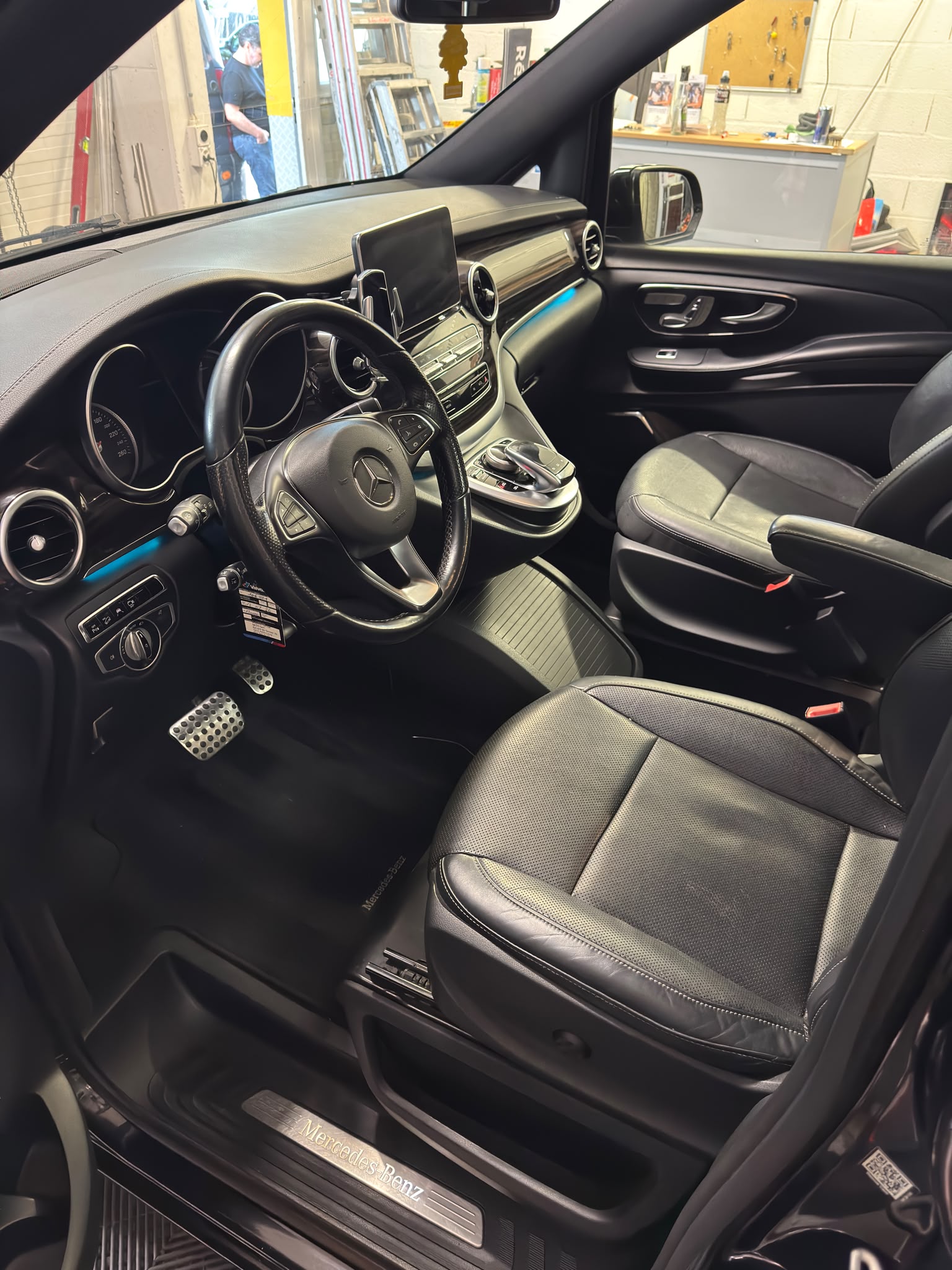 MERCEDES-BENZ V 250 d Avantgarde lang 4Matic 7G-Tronic-image-6