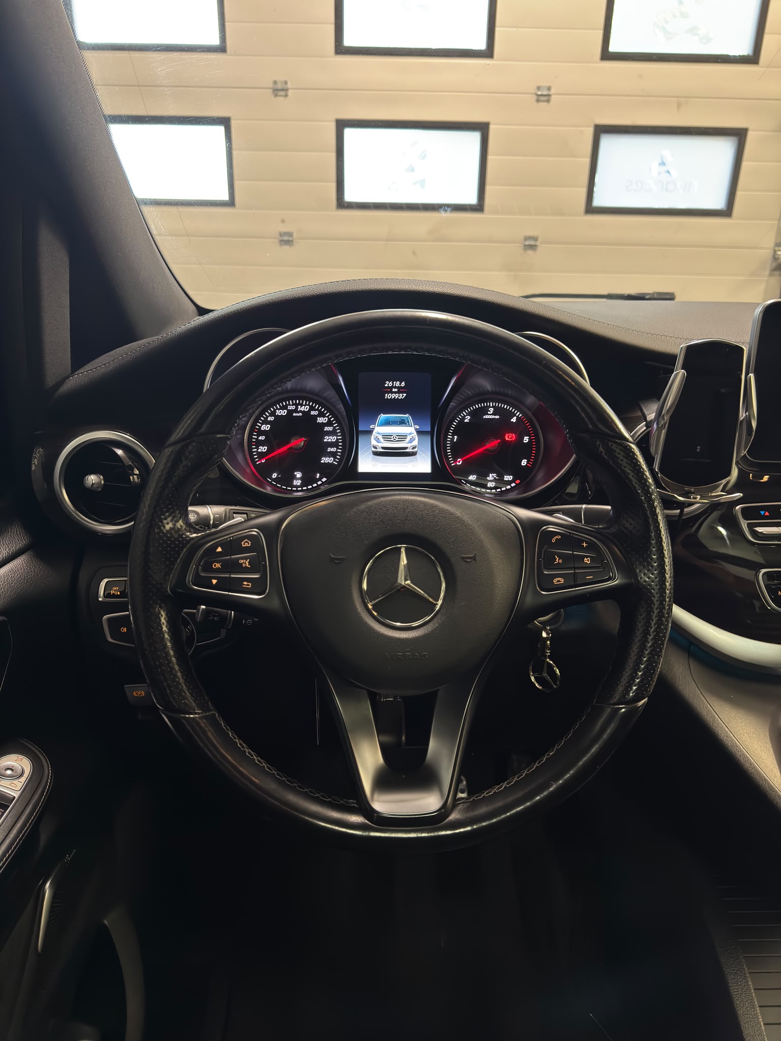MERCEDES-BENZ V 250 d Avantgarde lang 4Matic 7G-Tronic-image-4