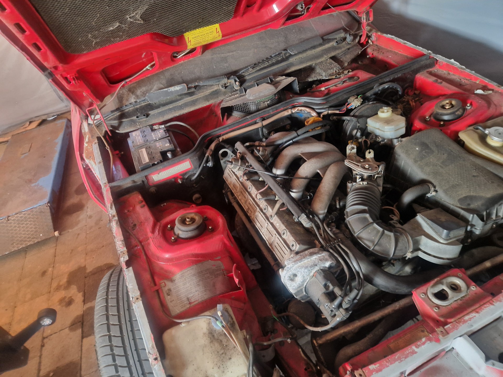 PORSCHE 944 2.5 163 PS-image-4