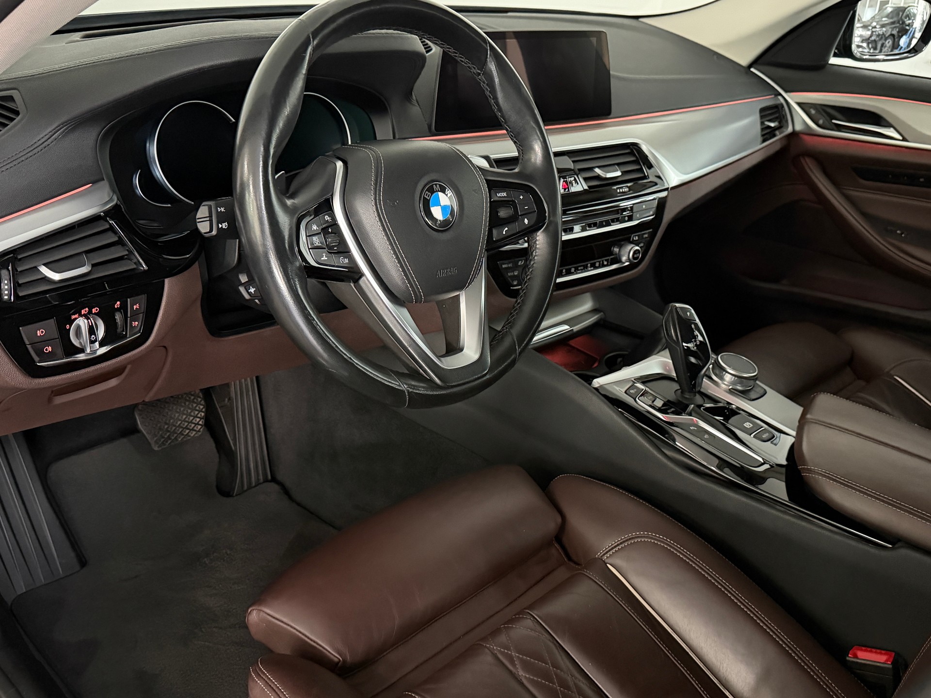 BMW 520d xDrive Sport Line Steptronic-image-6