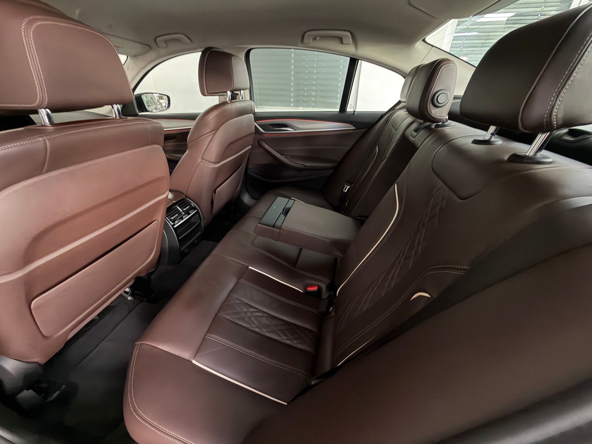 BMW 520d xDrive Sport Line Steptronic-image-8