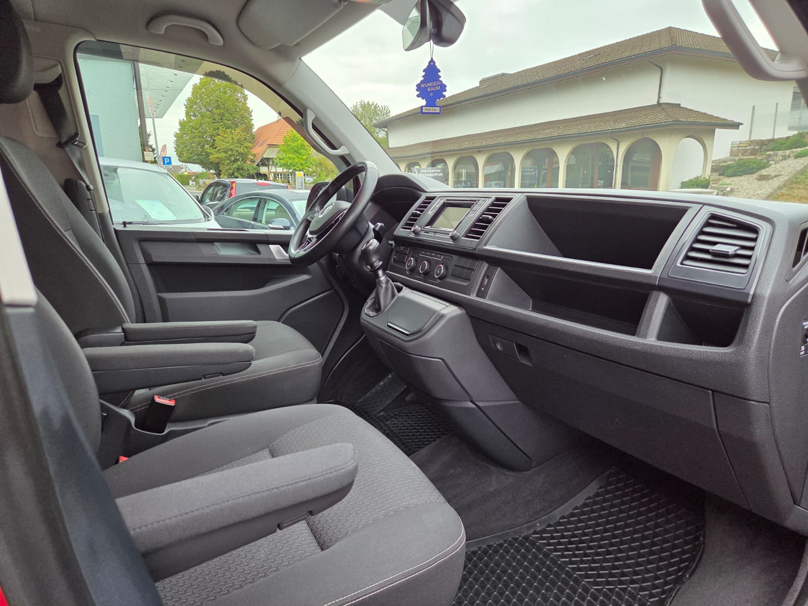 VW T6 Multivan 2.0 TDI Trendline-image-9