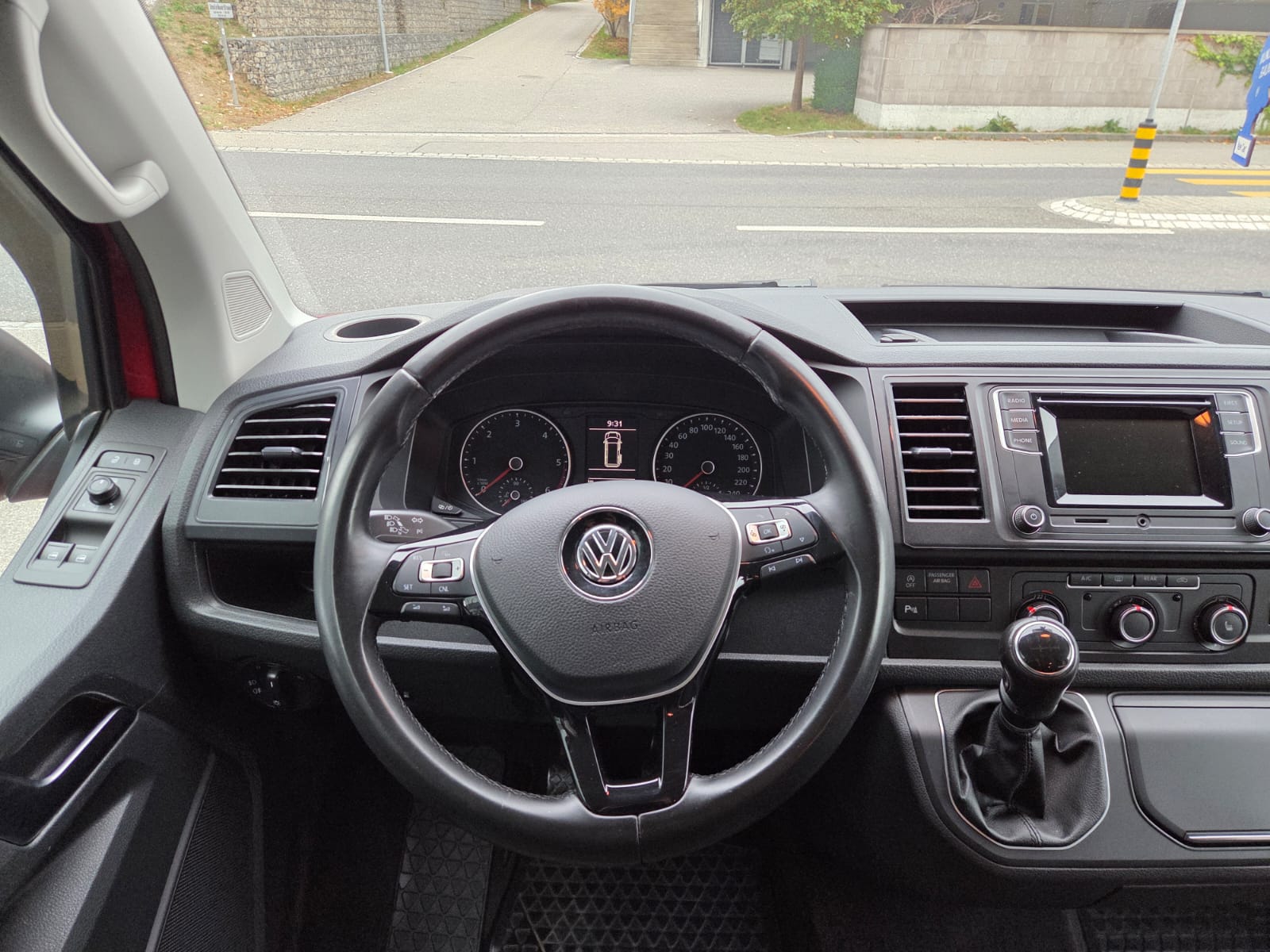 VW T6 Multivan 2.0 TDI Trendline-image-11