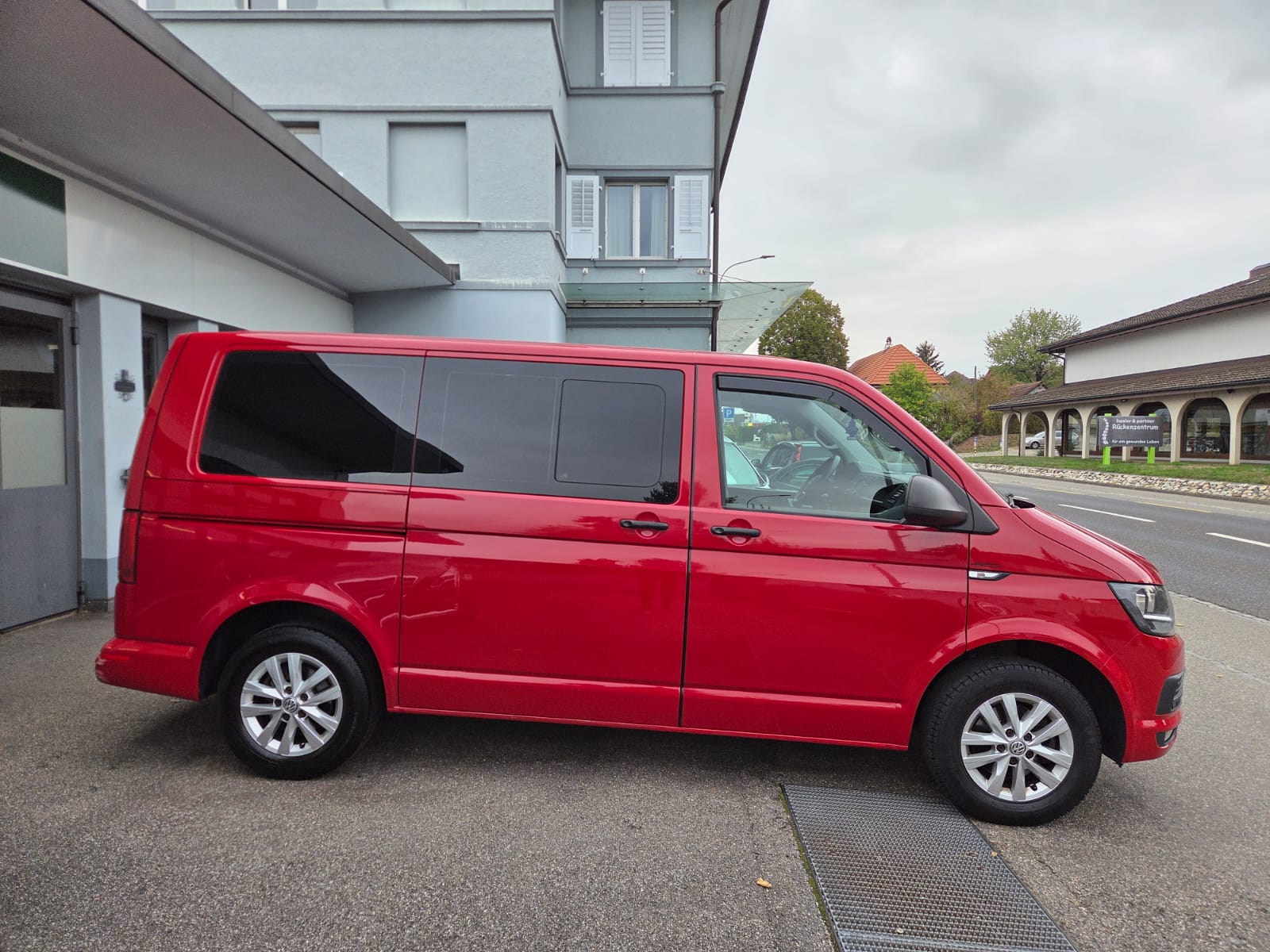 VW T6 Multivan 2.0 TDI Trendline-image-4