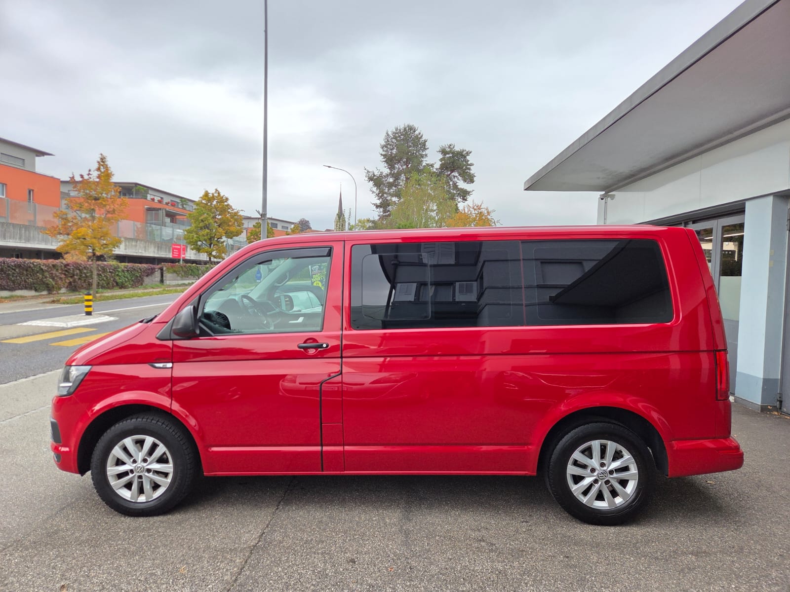 VW T6 Multivan 2.0 TDI Trendline-image-1