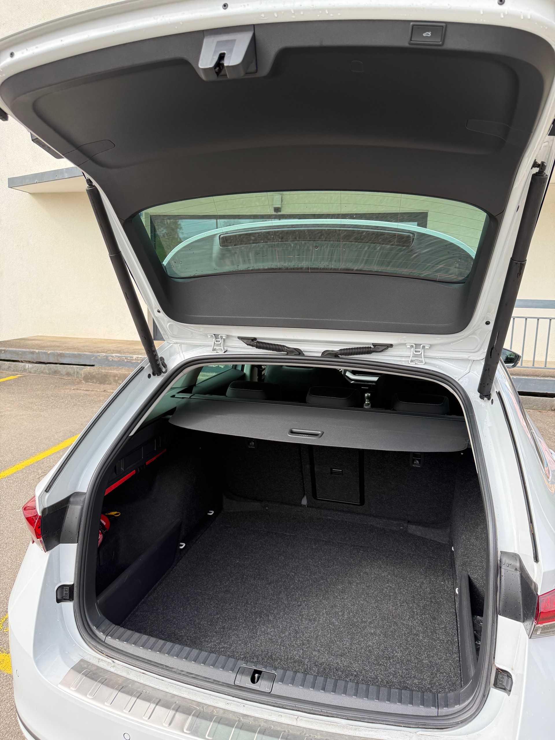 SKODA Octavia Combi 2.0 TDI Ambition-image-13