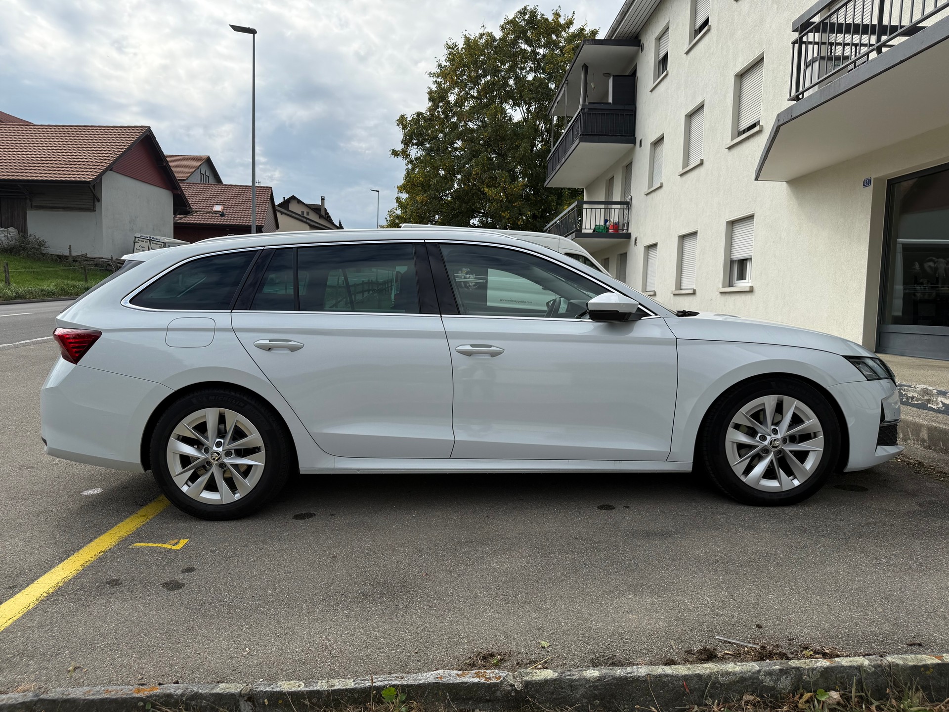 SKODA Octavia Combi 2.0 TDI Ambition-image-5