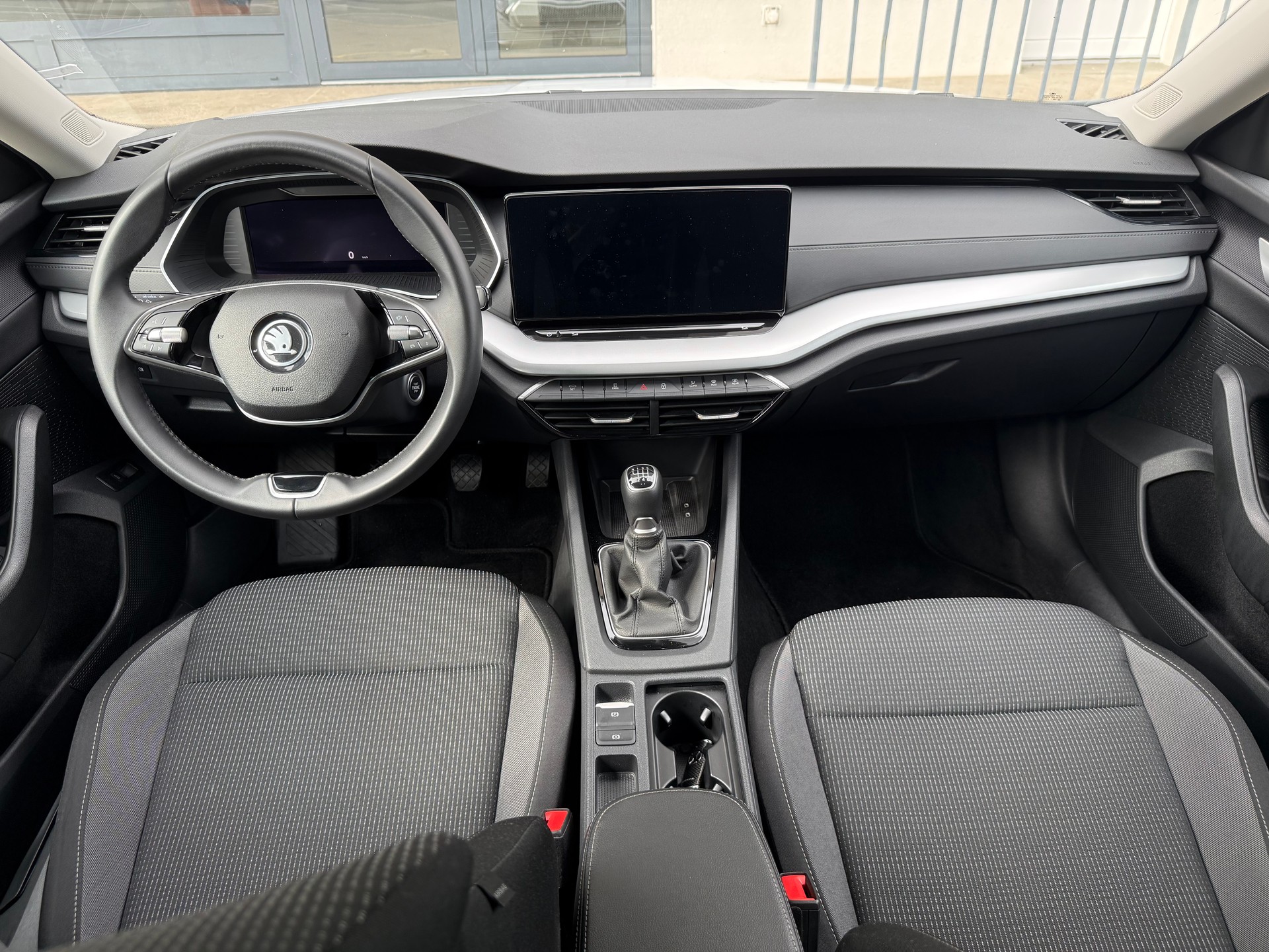 SKODA Octavia Combi 2.0 TDI Ambition-image-9