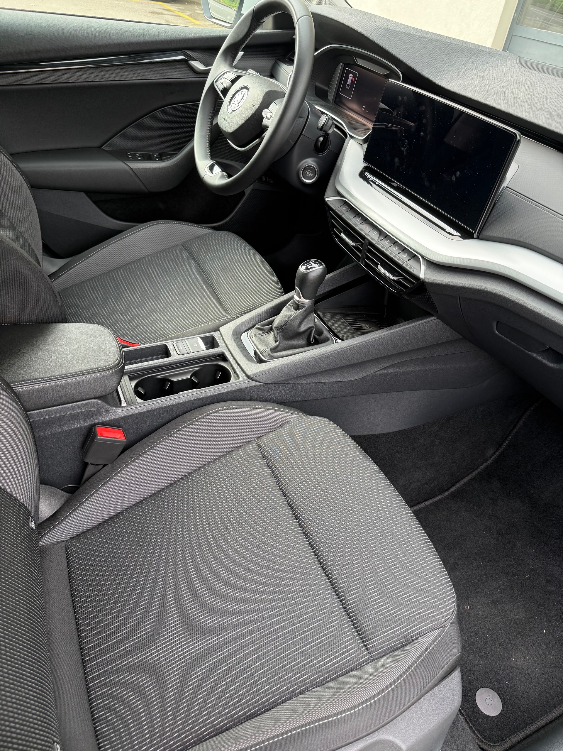 SKODA Octavia Combi 2.0 TDI Ambition-image-11