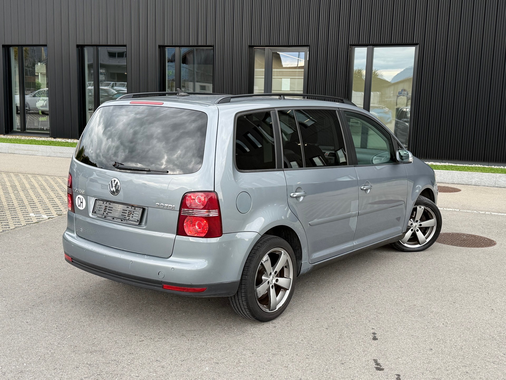 VW Touran 2.0 TDI Highline-image-7