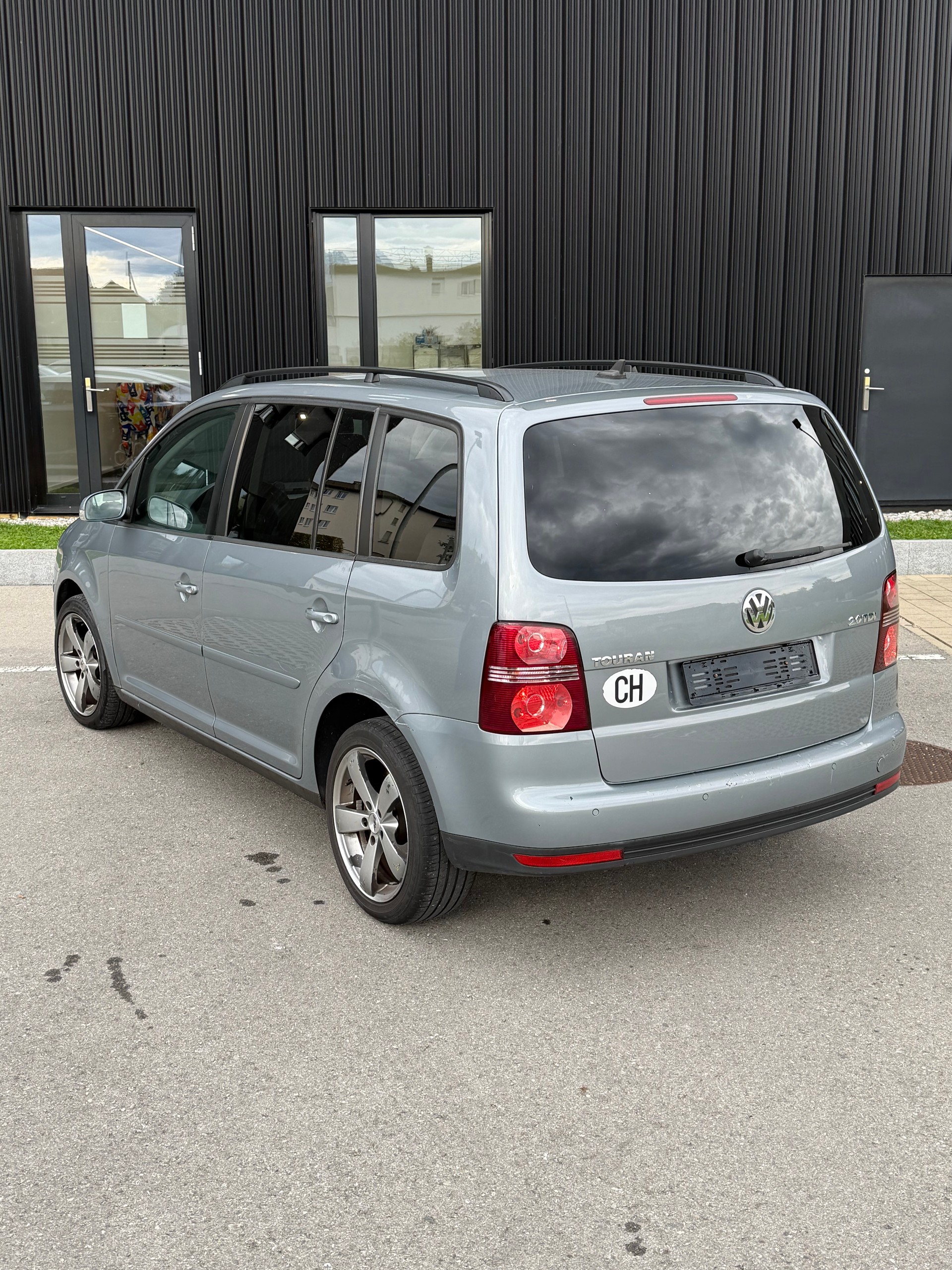 VW Touran 2.0 TDI Highline-image-5