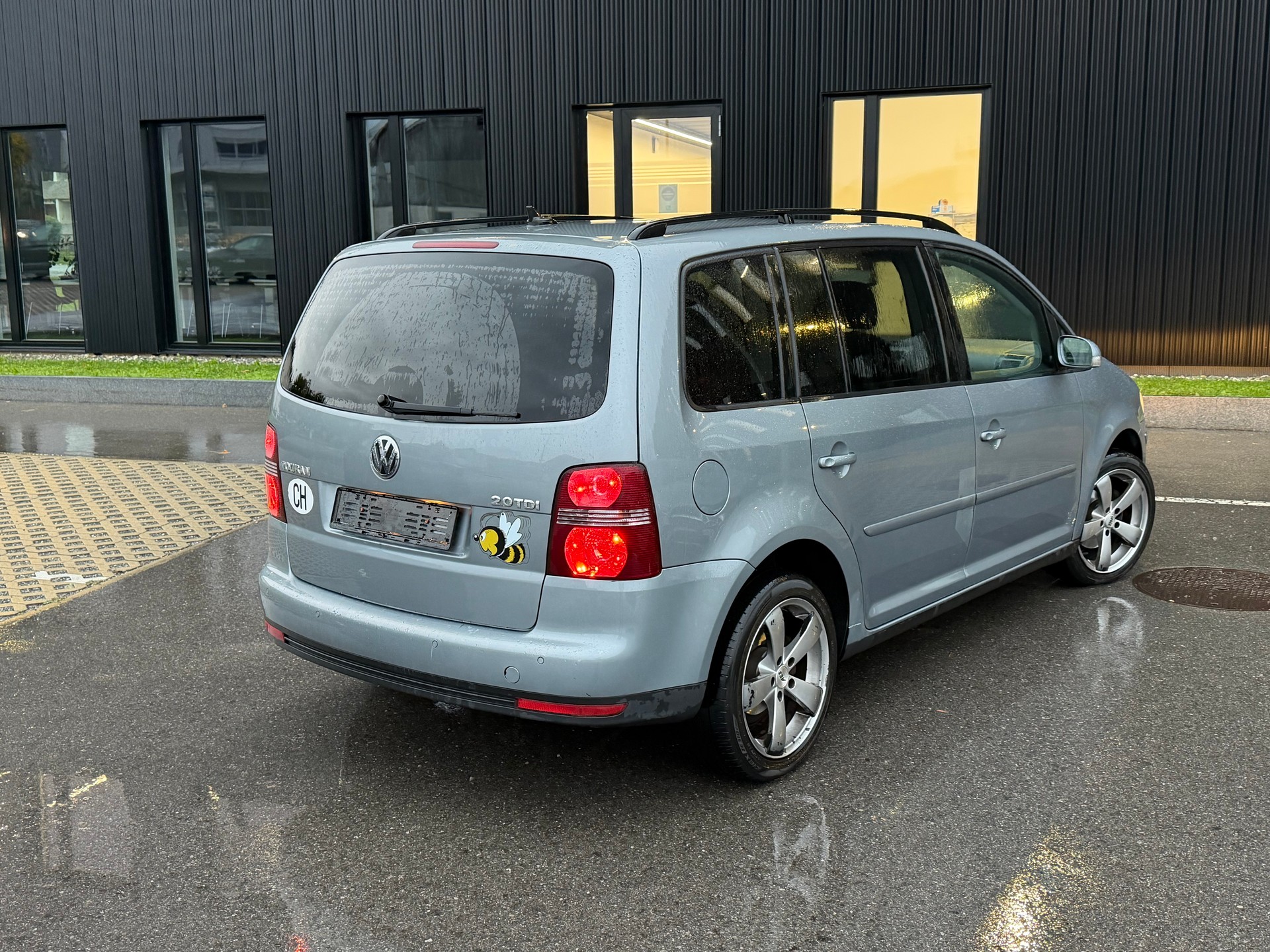 VW Touran 2.0 TDI Highline-image-5