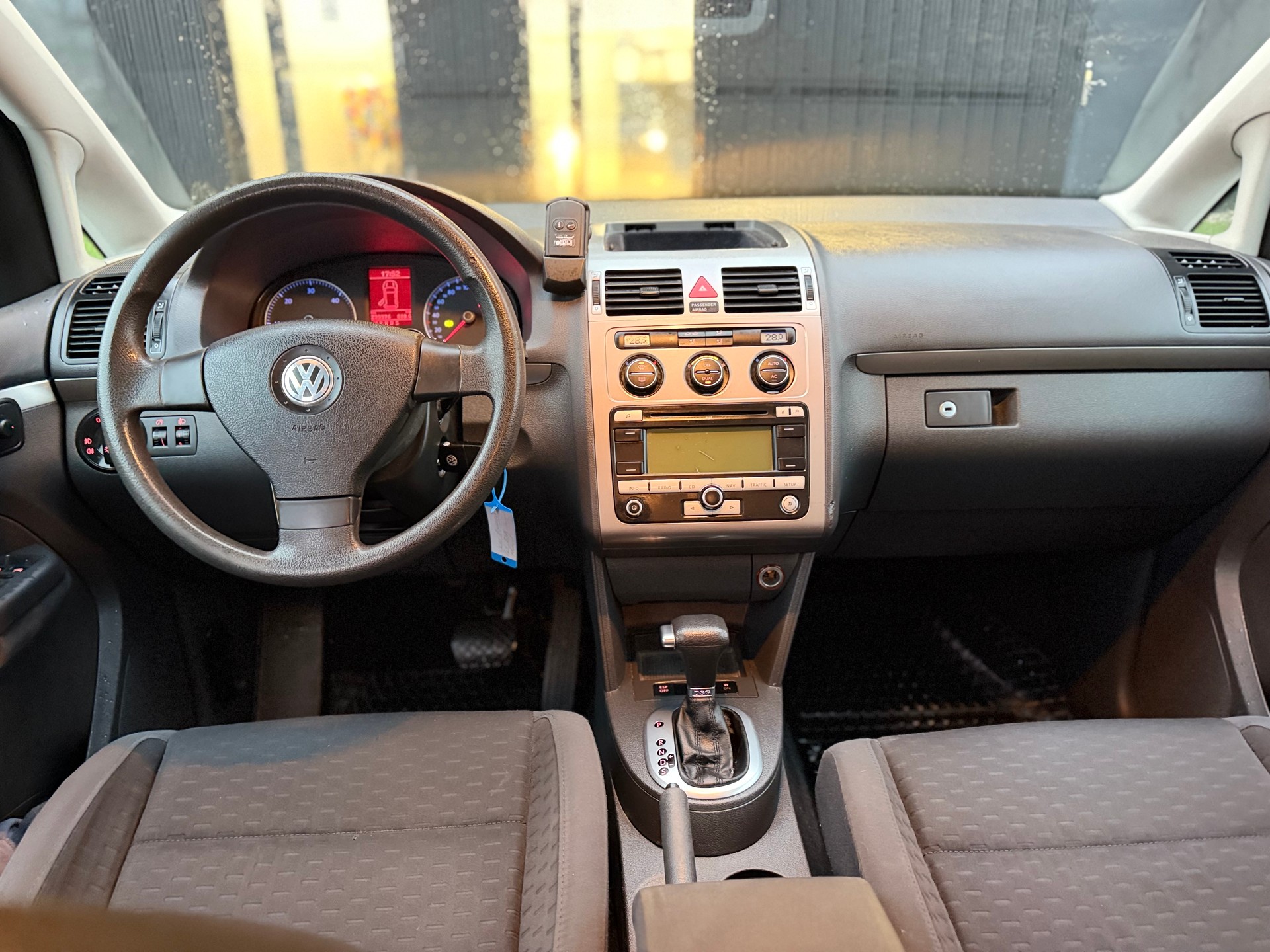 VW Touran 2.0 TDI Highline-image-12