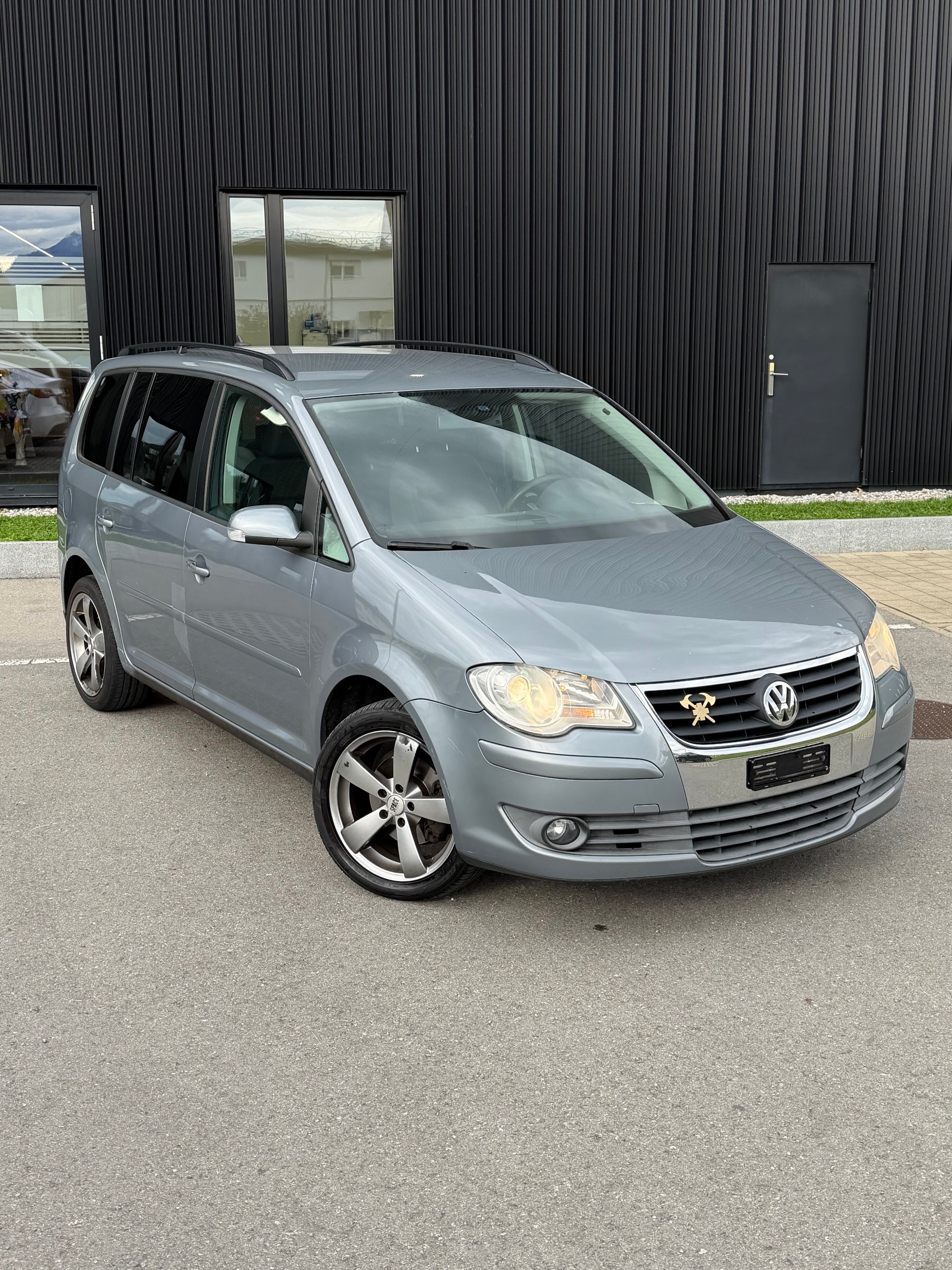 VW Touran 2.0 TDI Highline-image-0