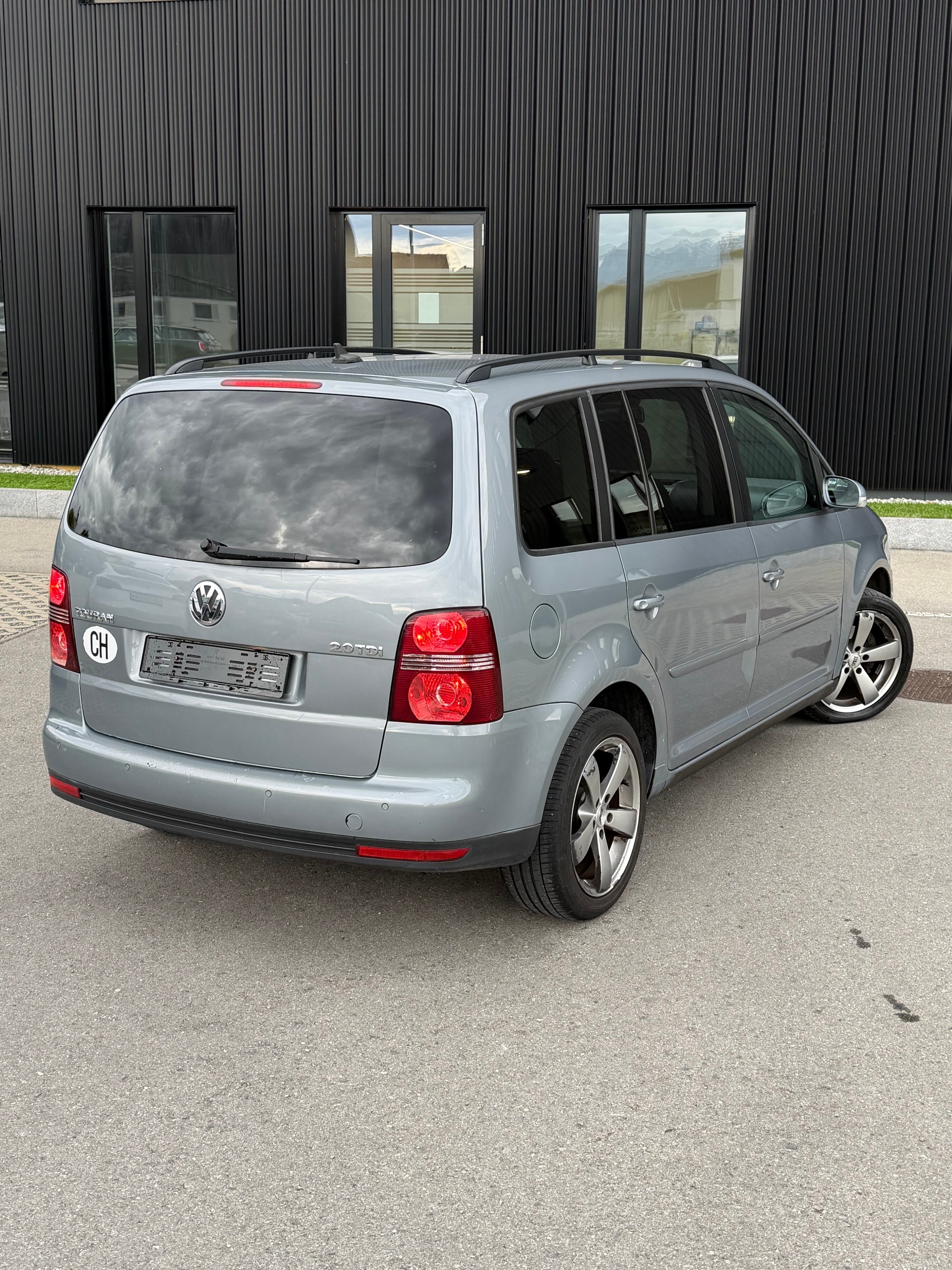 VW Touran 2.0 TDI Highline-image-8