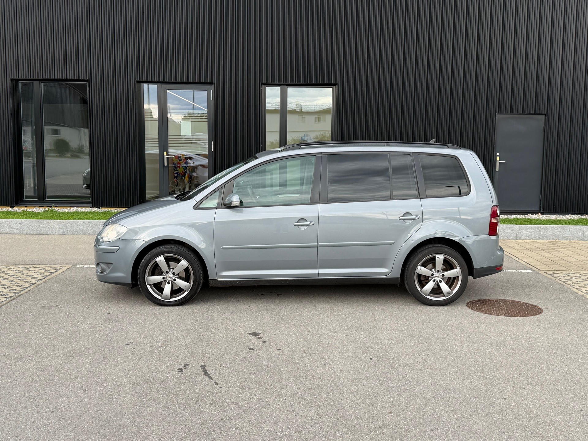 VW Touran 2.0 TDI Highline-image-3