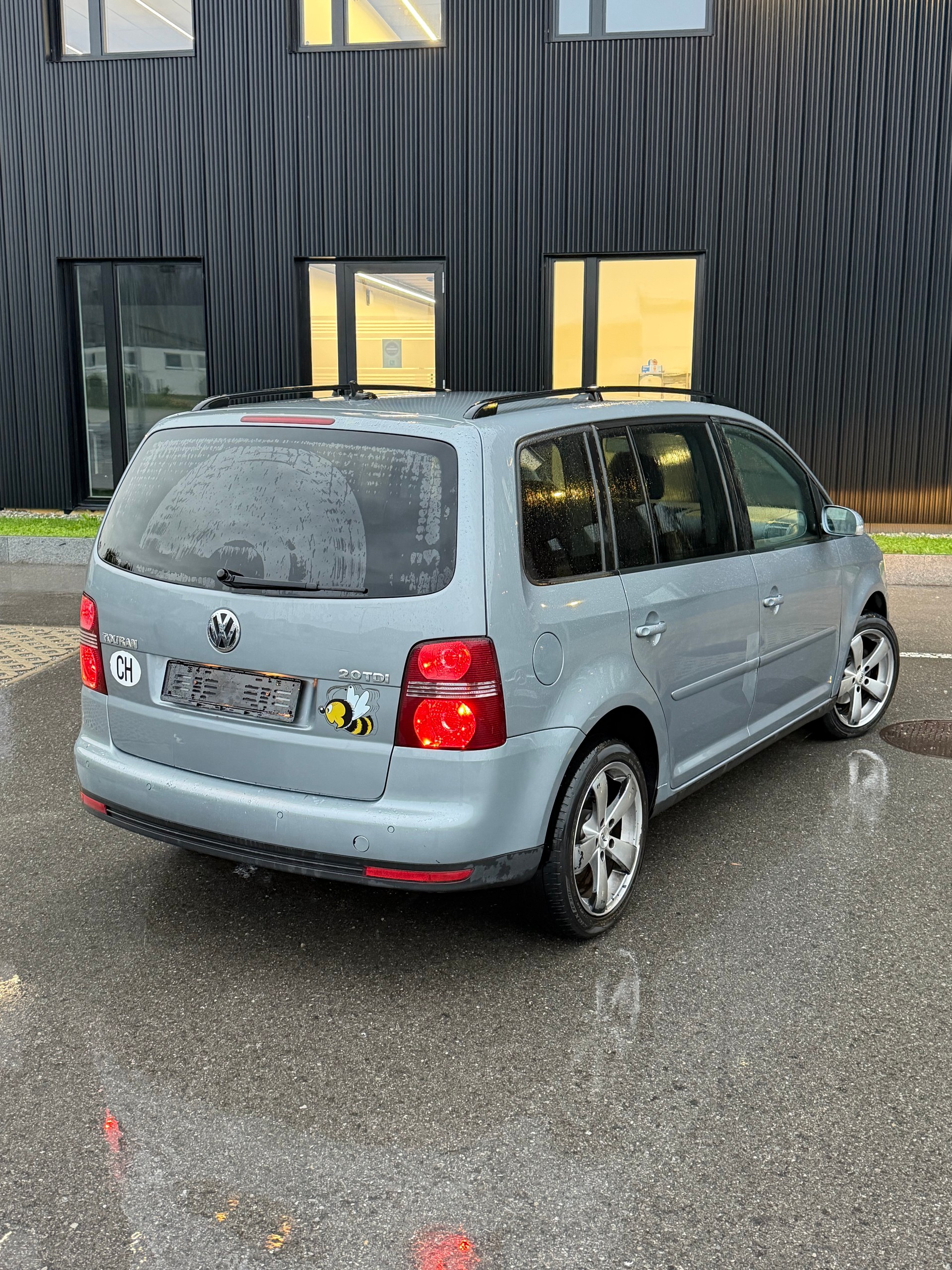 VW Touran 2.0 TDI Highline-image-14