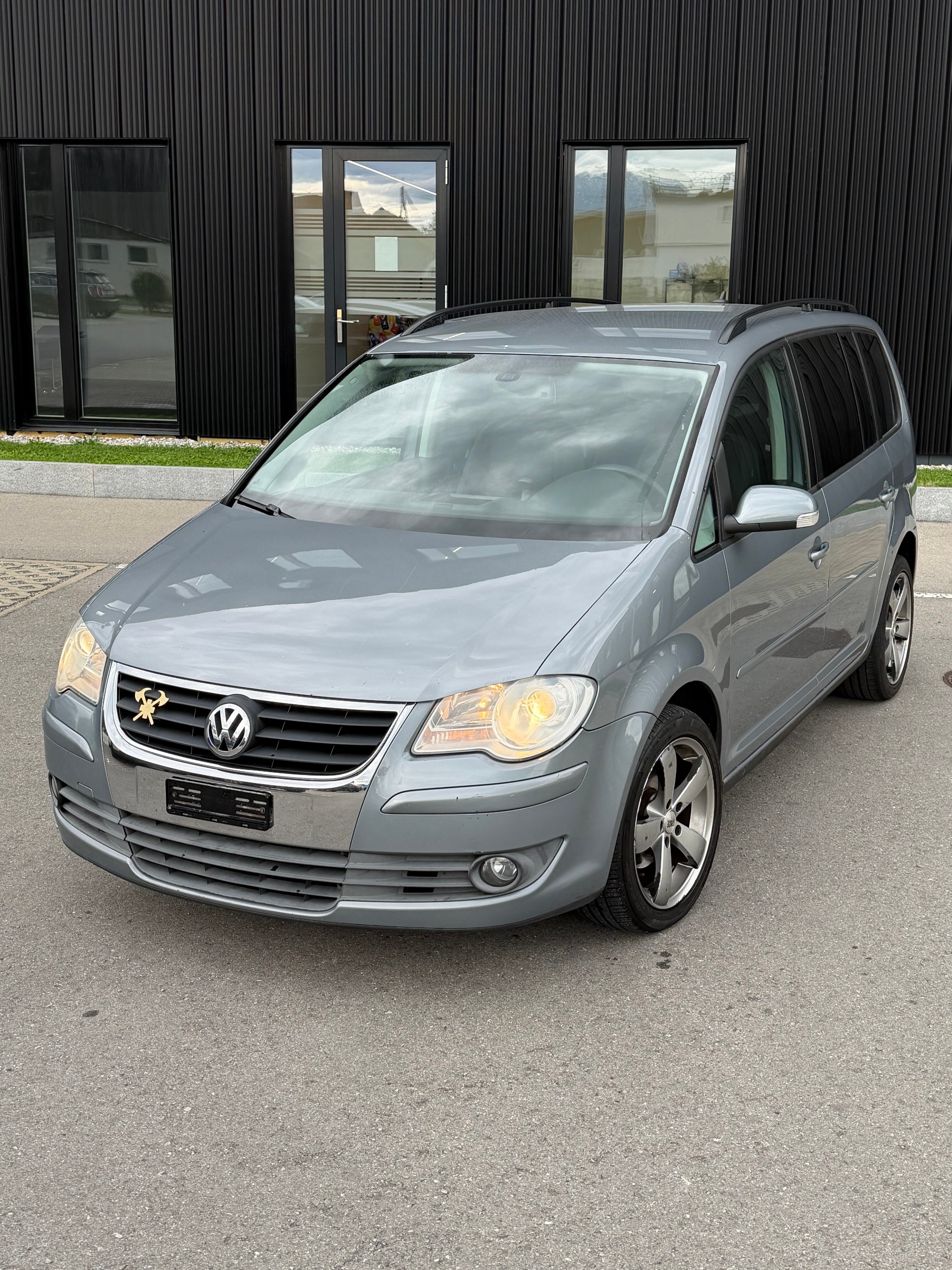 VW Touran 2.0 TDI Highline-image-2