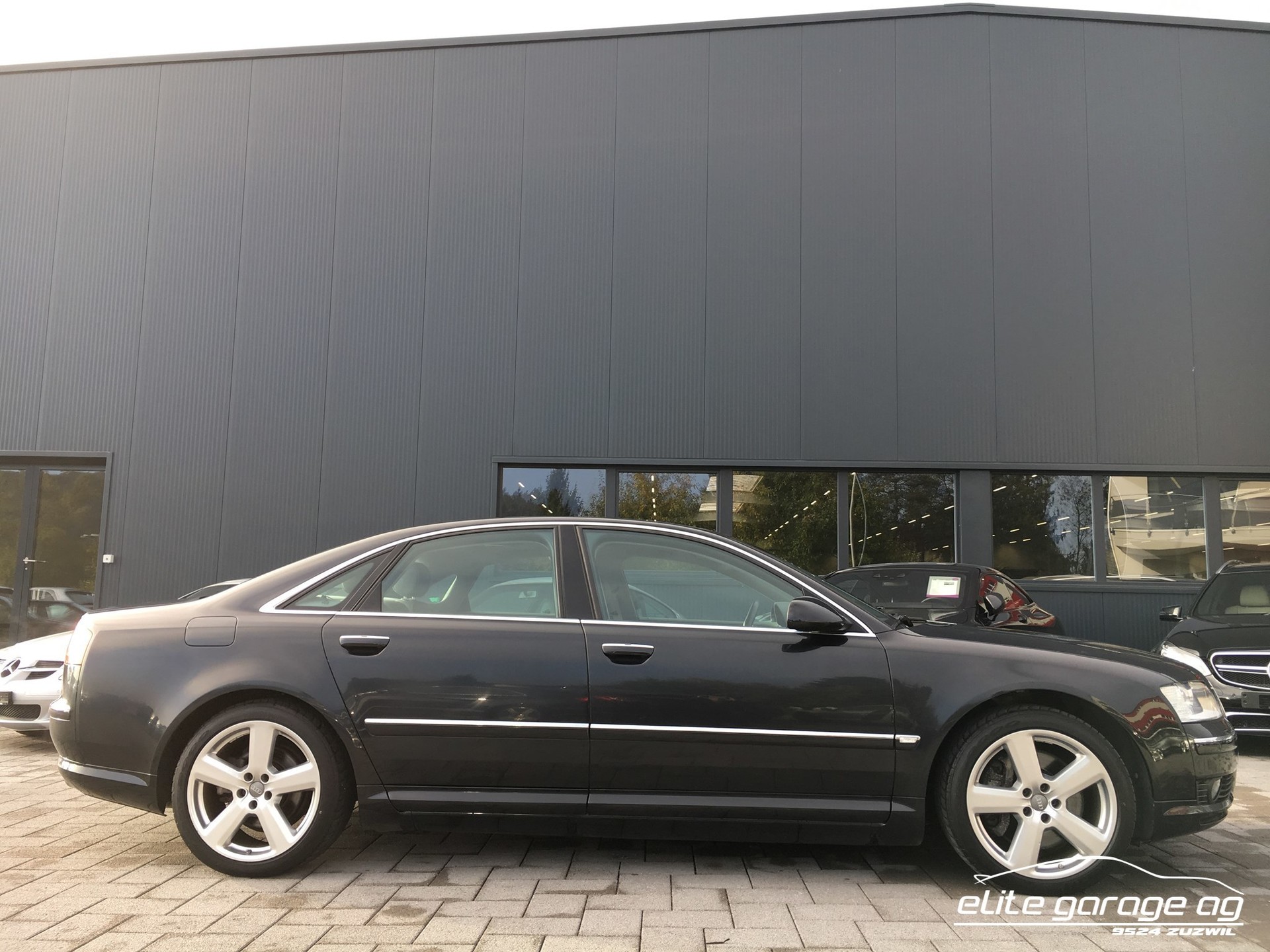 AUDI A8 4.2 quattro-image-4