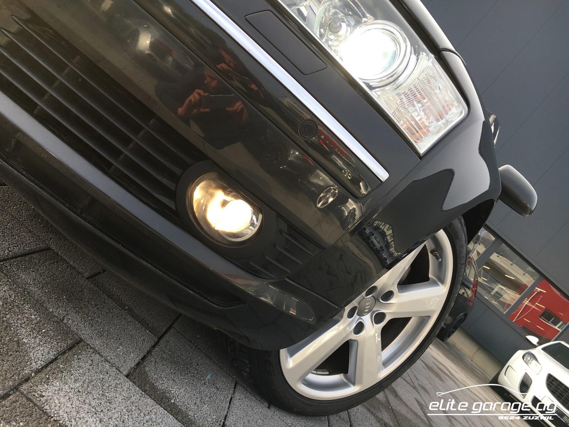 AUDI A8 4.2 quattro-image-3