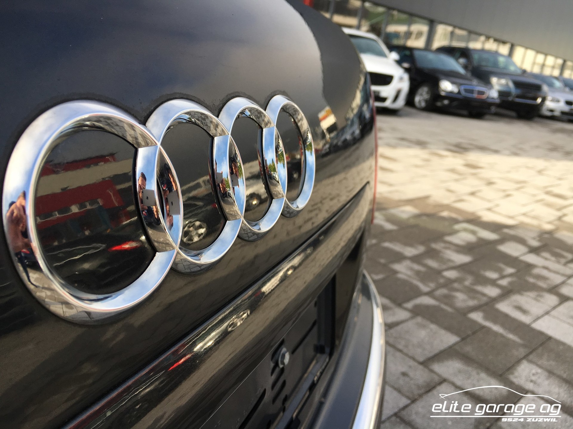 AUDI A8 4.2 quattro-image-8