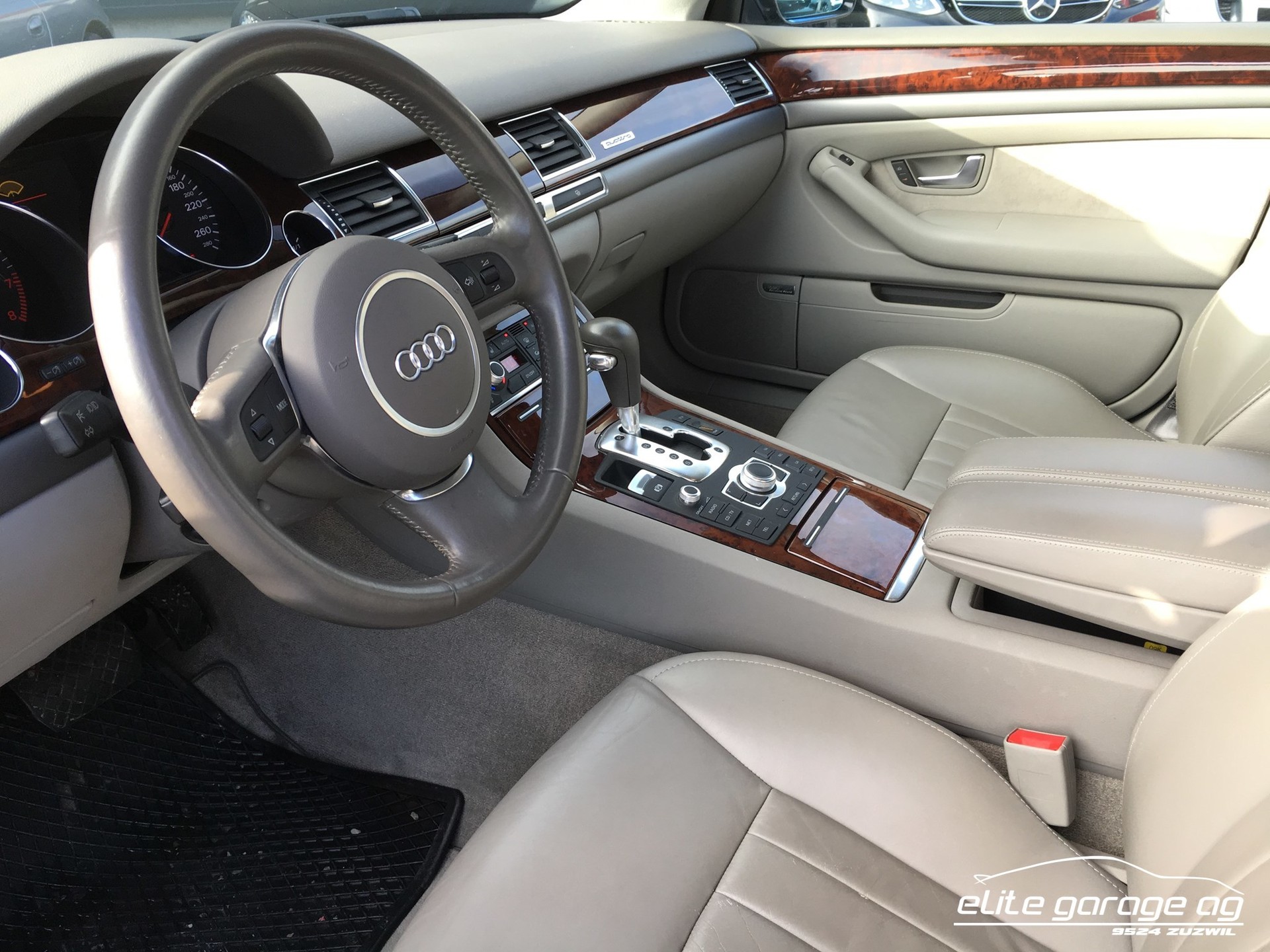 AUDI A8 4.2 quattro-image-9