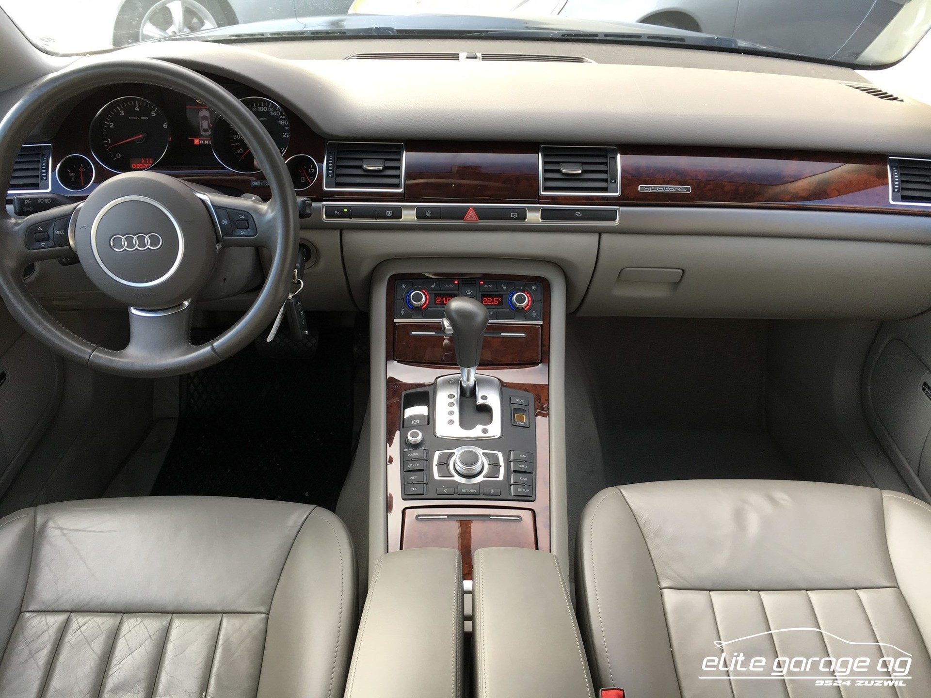 AUDI A8 4.2 quattro-image-10