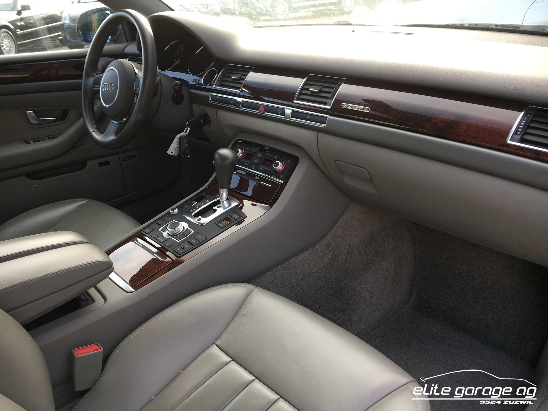 AUDI A8 4.2 quattro-image-11