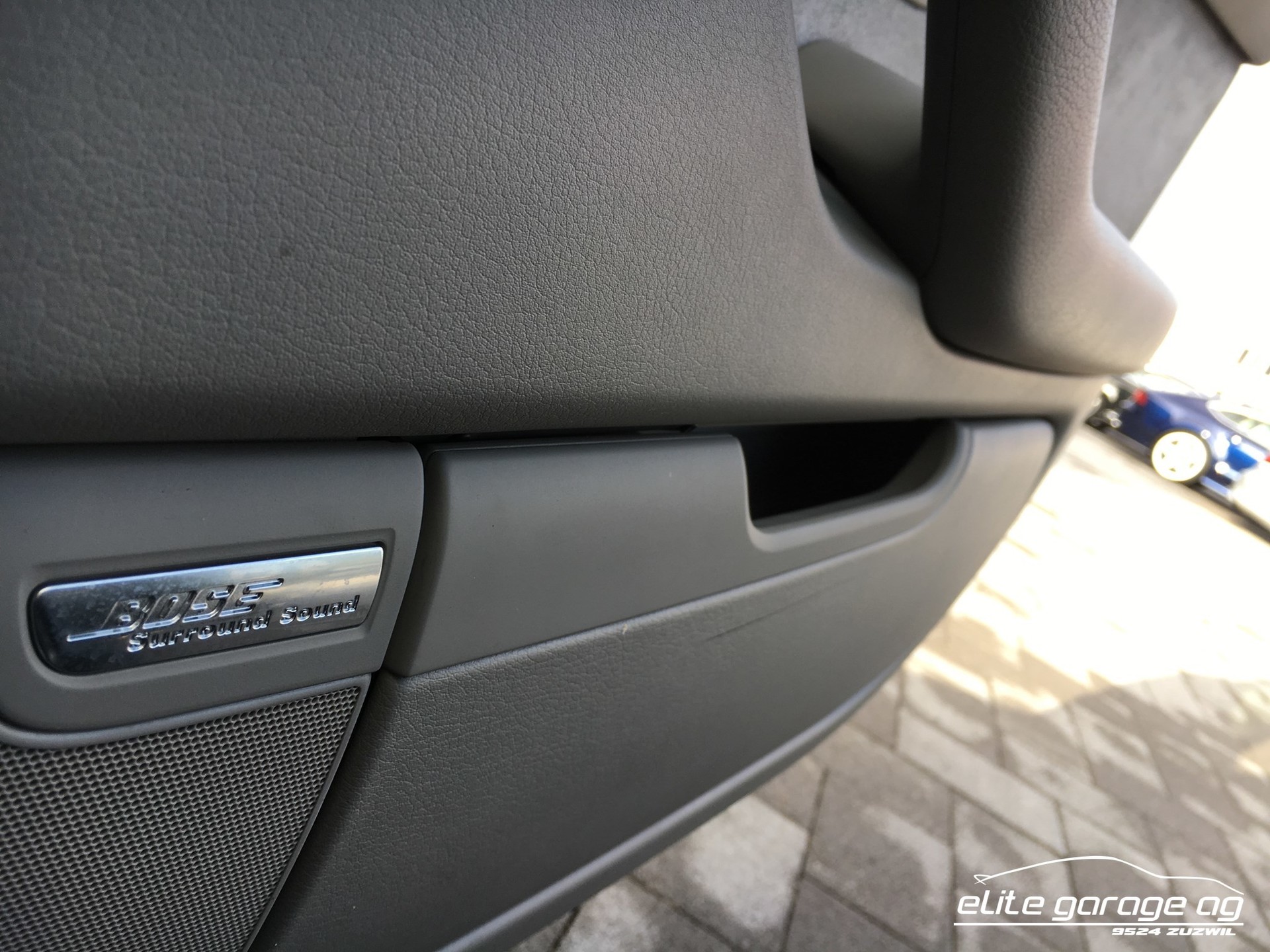 AUDI A8 4.2 quattro-image-12