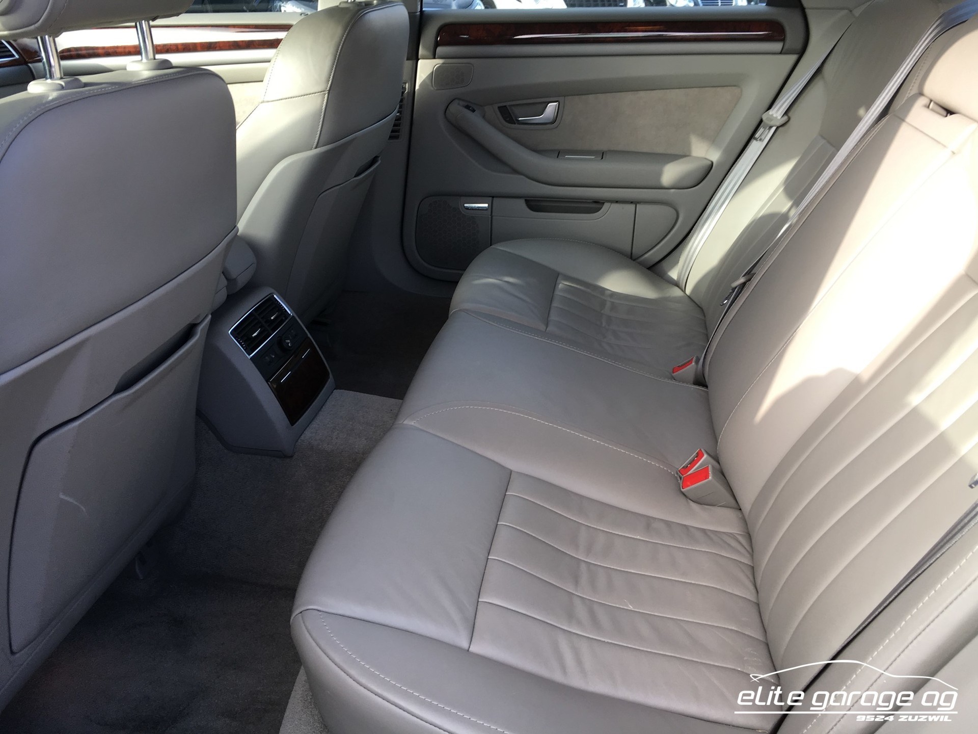AUDI A8 4.2 quattro-image-15