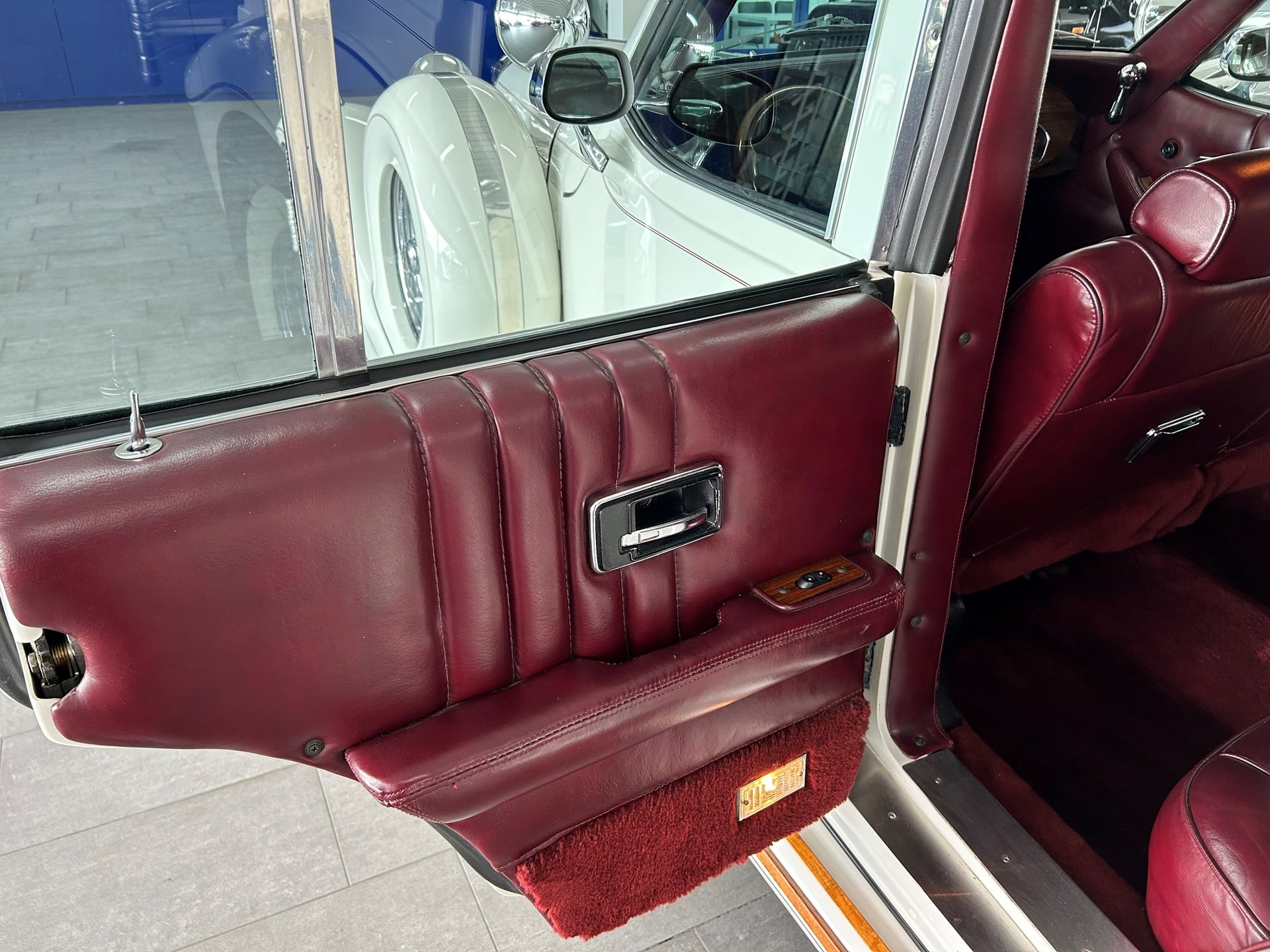 EXCALIBUR Sedan Serie V-image-12