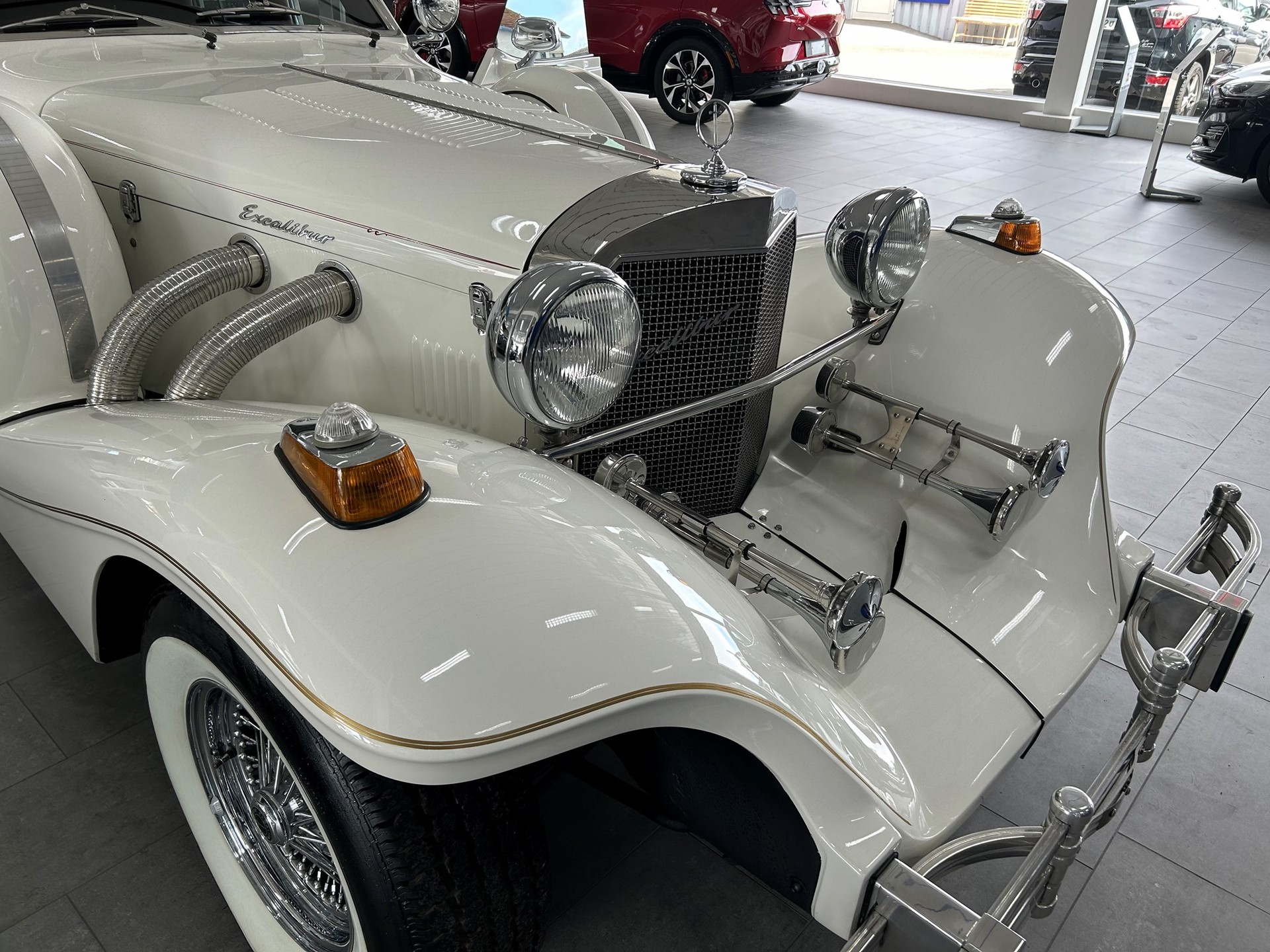 EXCALIBUR Sedan Serie V-image-13