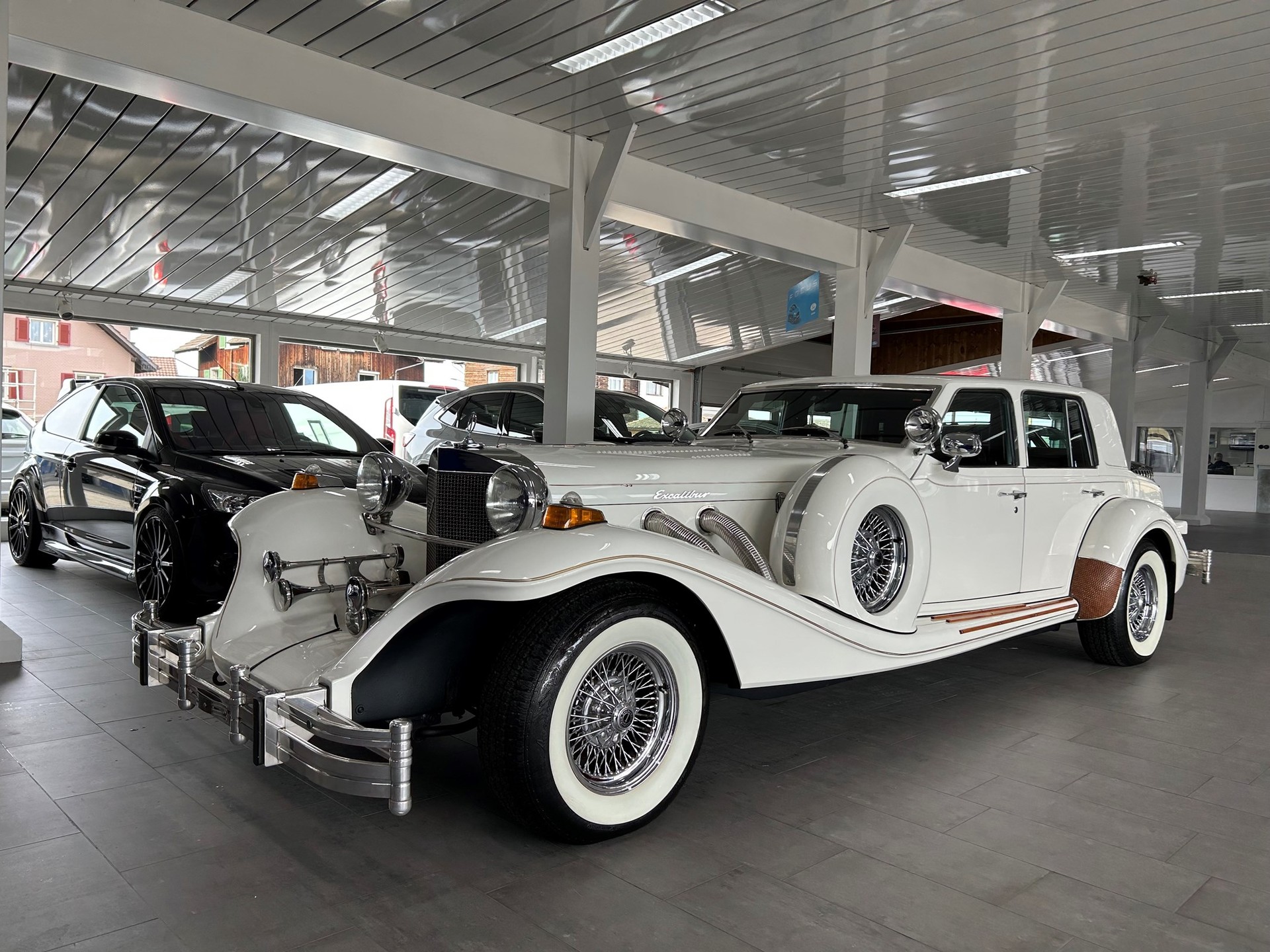 EXCALIBUR Sedan Serie V-image-2