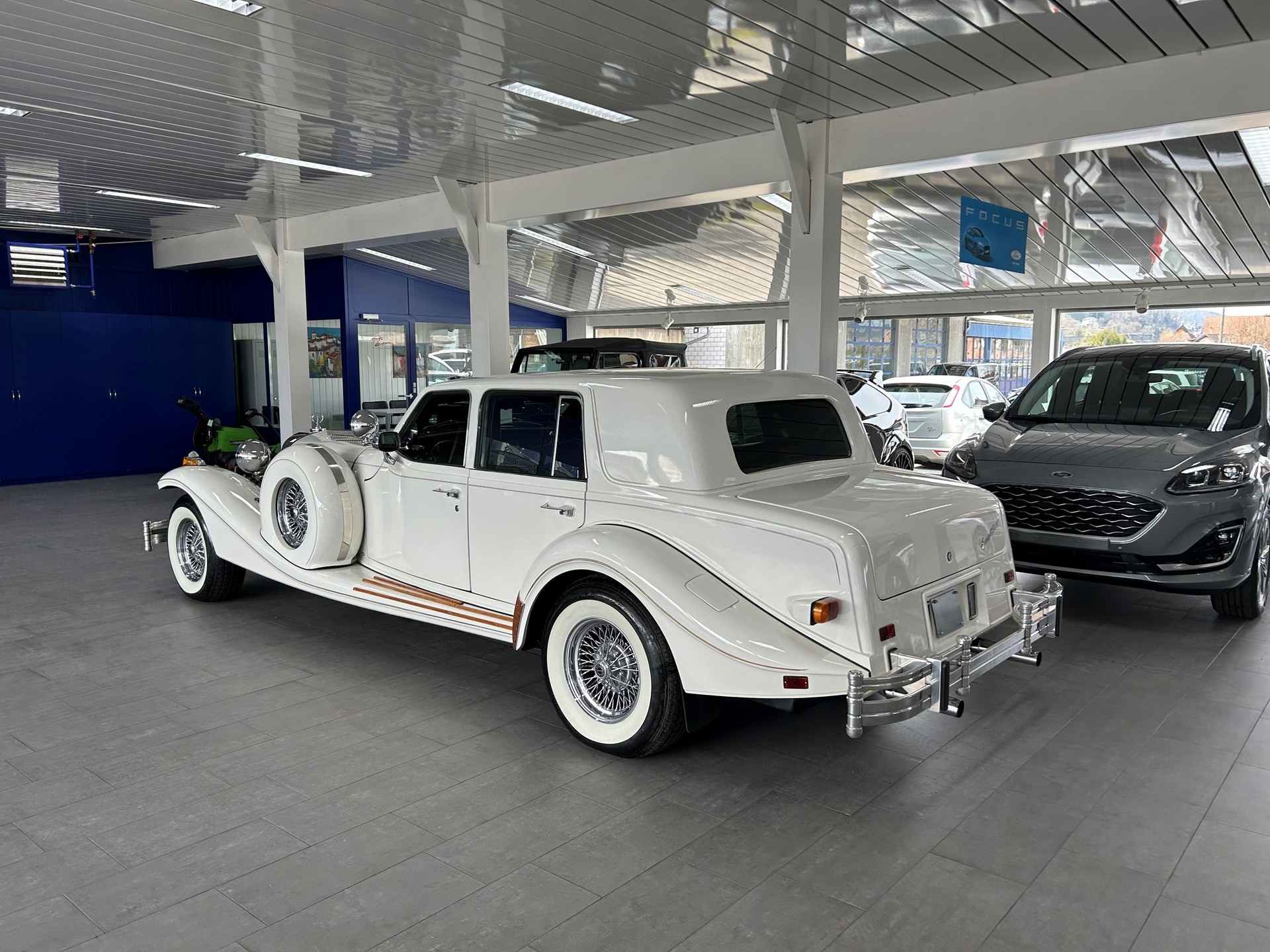 EXCALIBUR Sedan Serie V-image-4