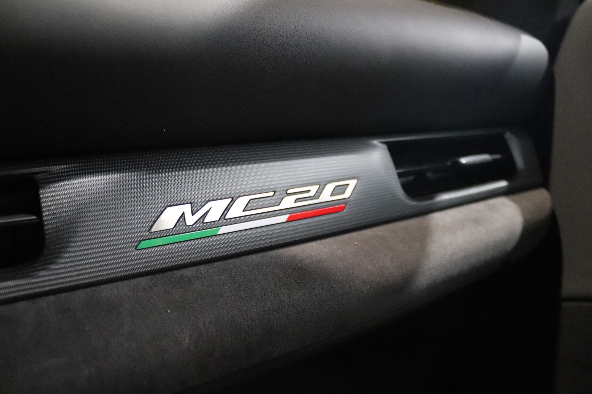 MASERATI MC 20-image-18