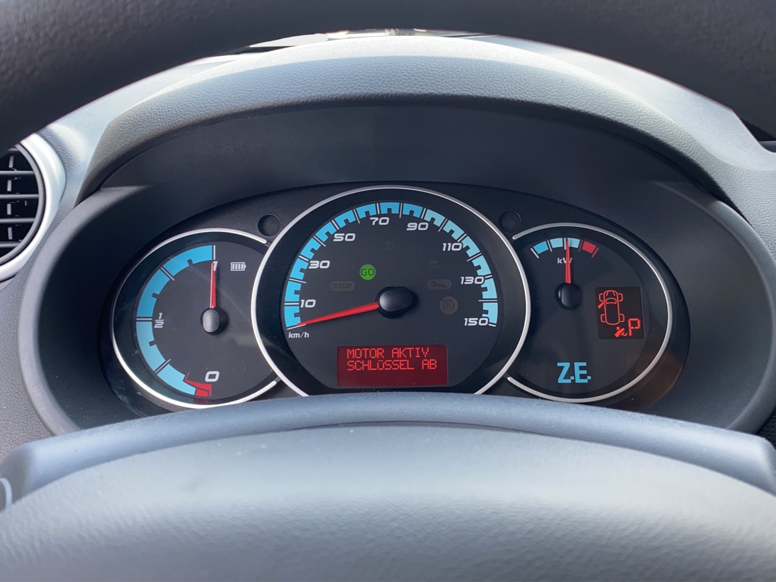 RENAULT Kangoo Z.E. 33 R60 Access-image-19