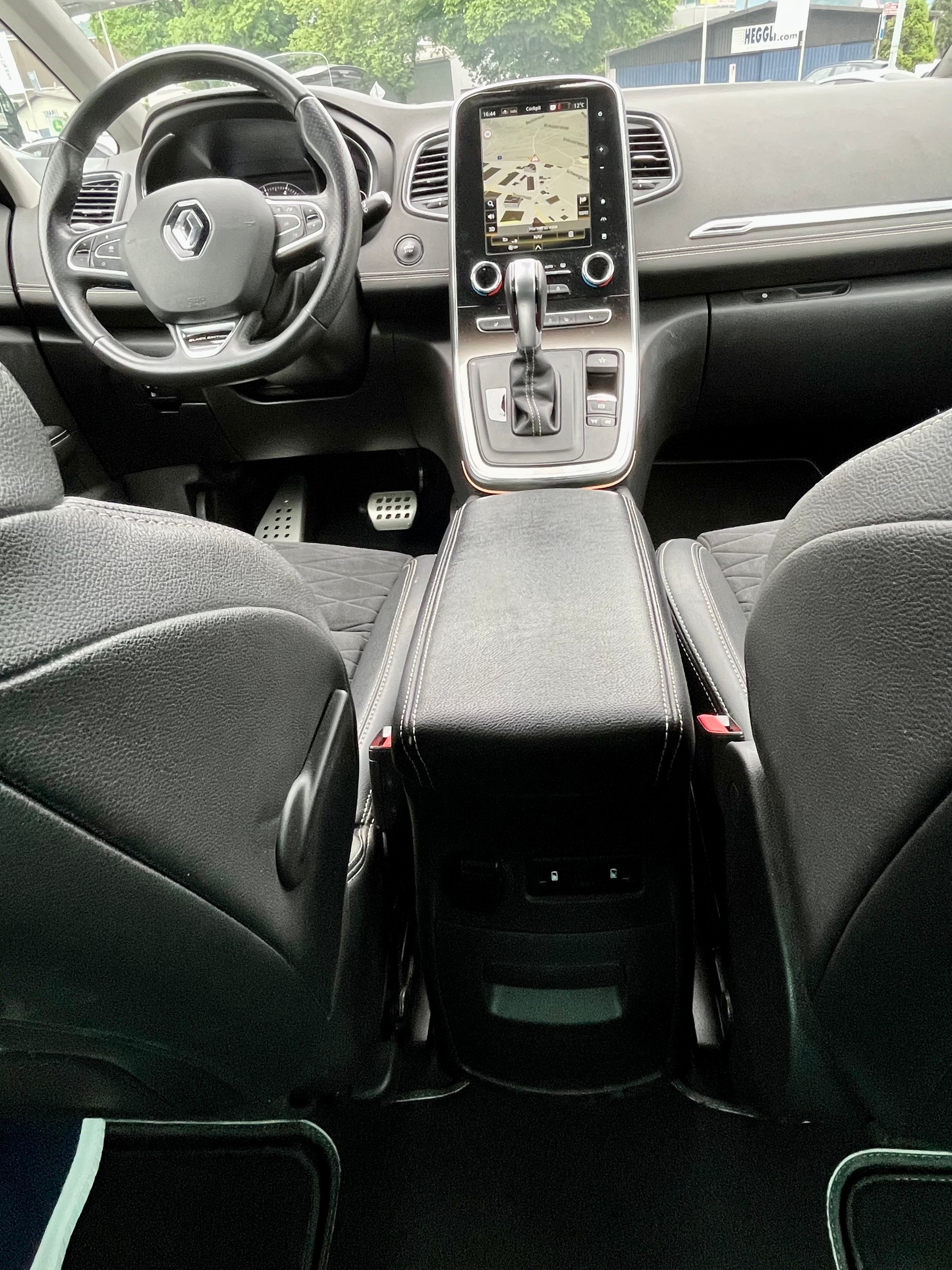 RENAULT Grand Scénic 1.3 16V Turbo Black Edition EDC 7-Plätzer-image-12