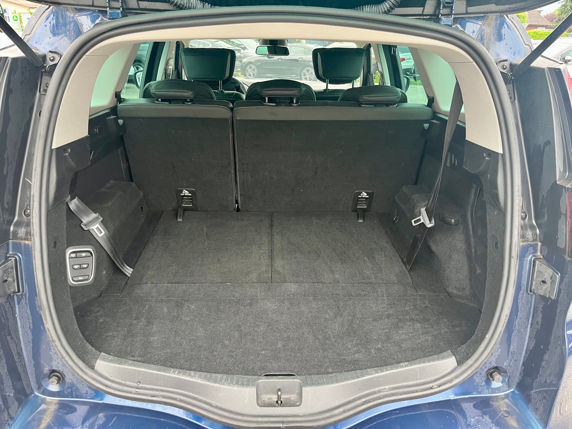RENAULT Grand Scénic 1.3 16V Turbo Black Edition EDC 7-Plätzer-image-27