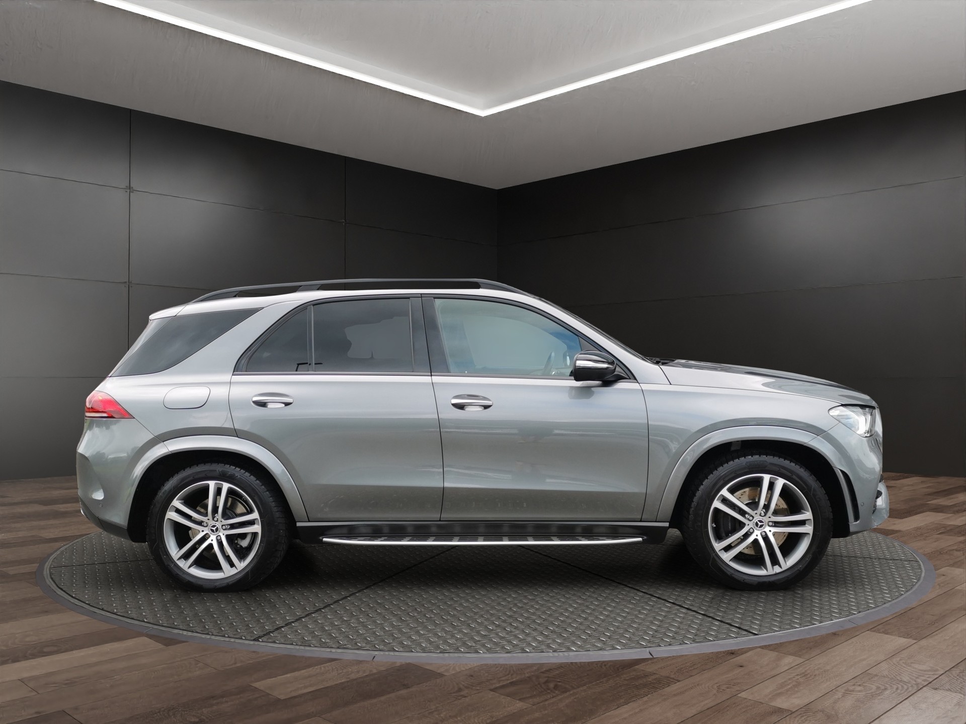 MERCEDES-BENZ GLE 400 d 4Matic AMG Line 9G-Tronic-showroom-element-2