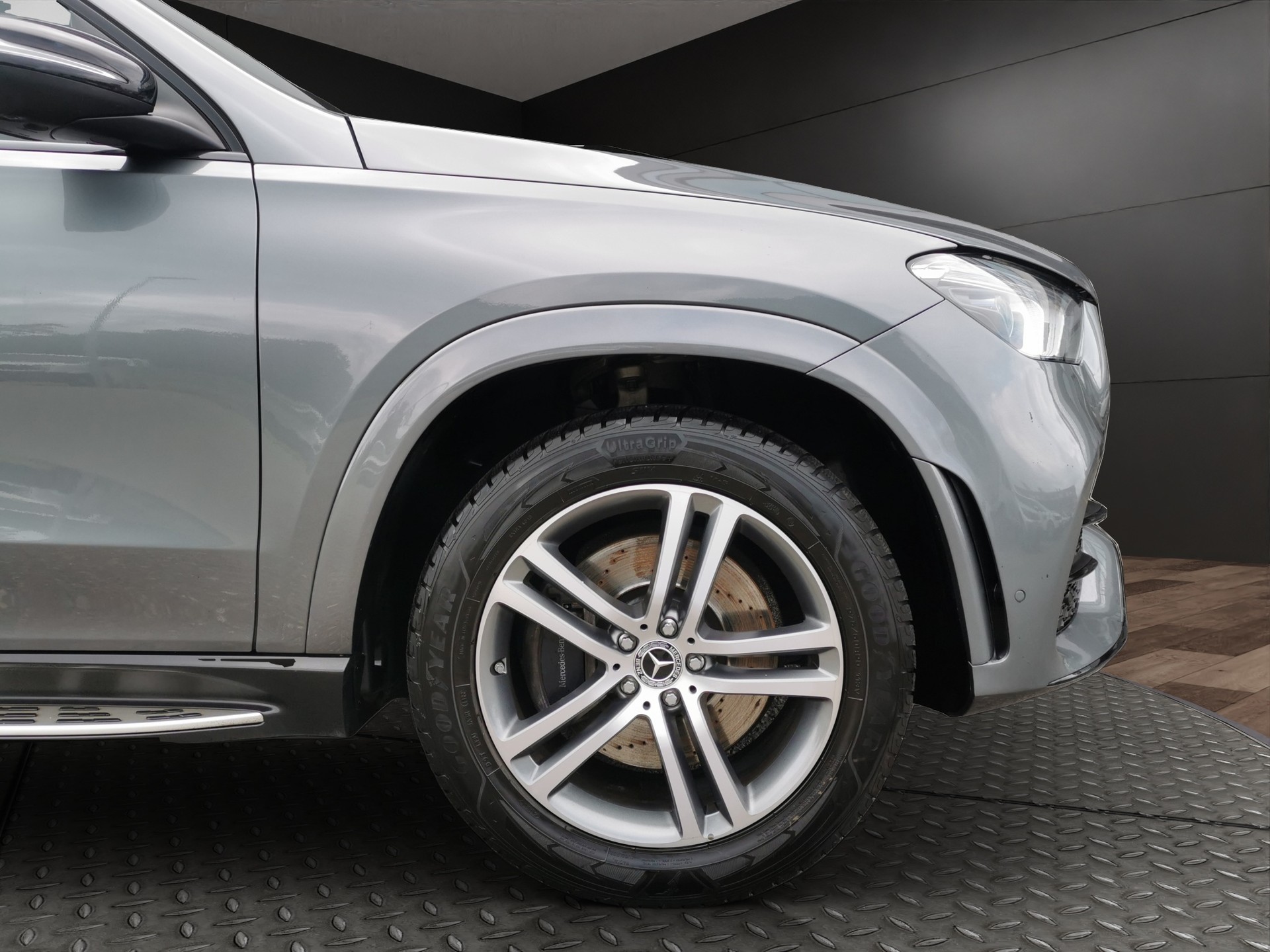 MERCEDES-BENZ GLE 400 d 4Matic AMG Line 9G-Tronic-showroom-element-3