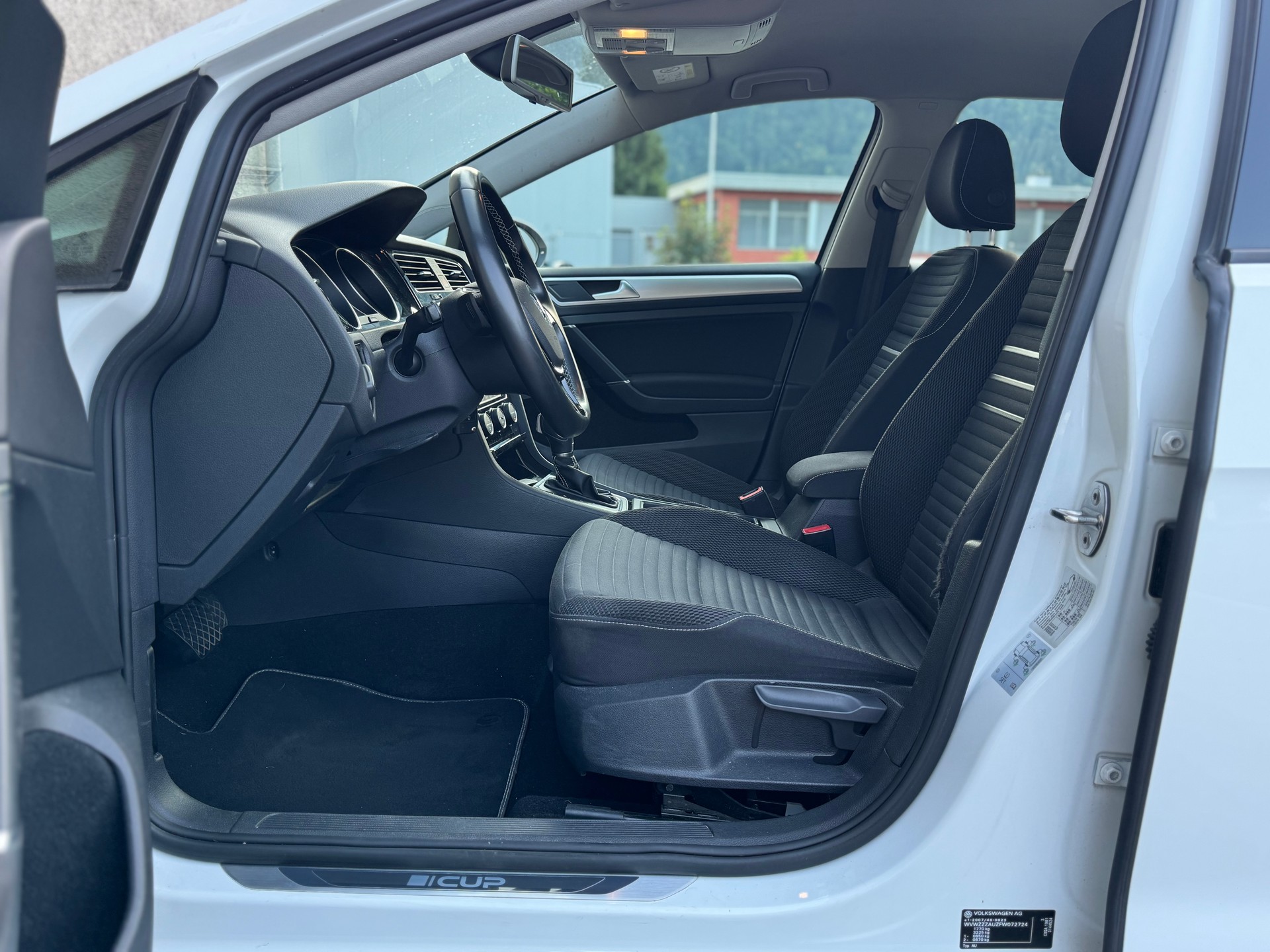 VW Golf 1.4 TSI Cup DSG-image-7