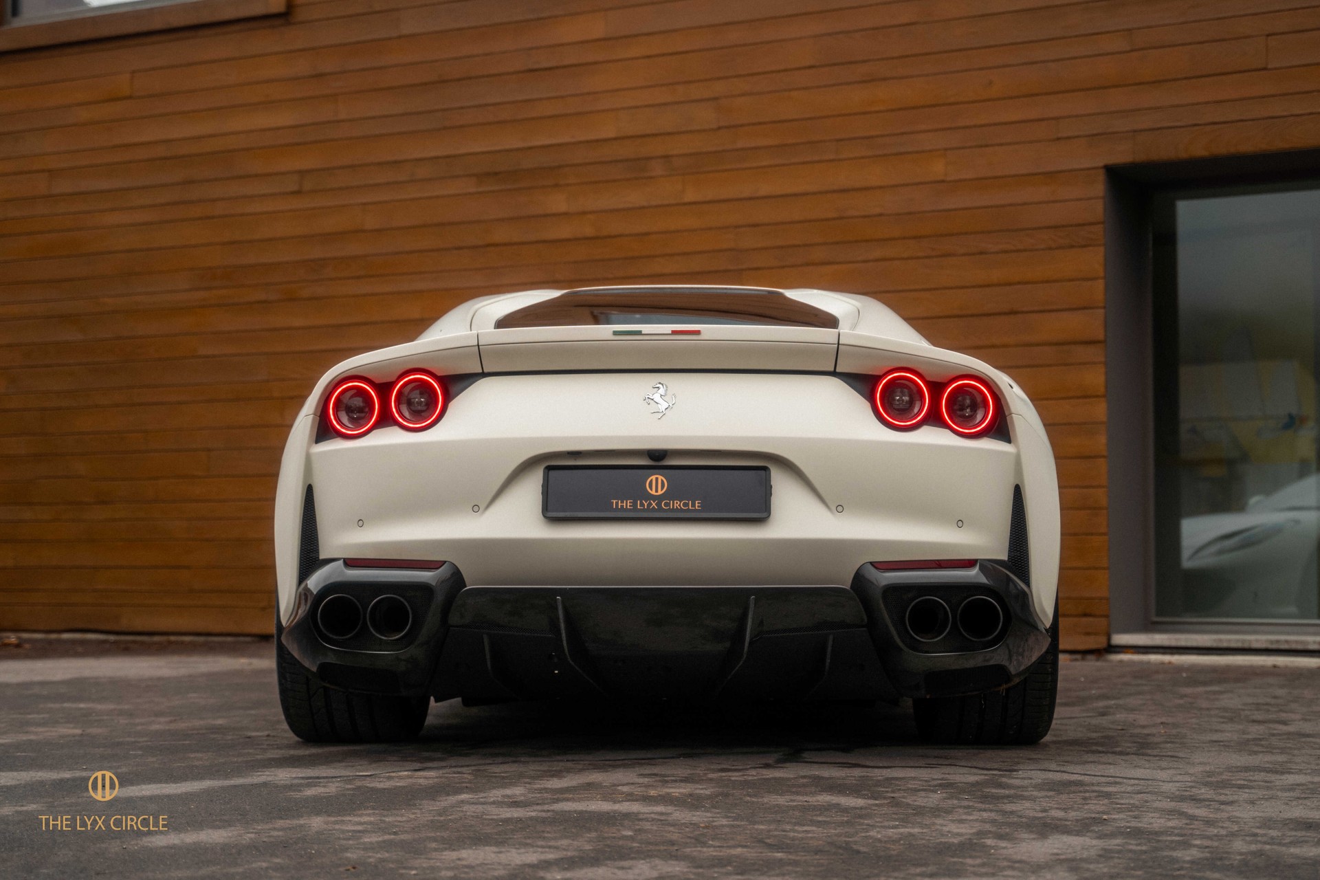 FERRARI 812 Superfast-image-5
