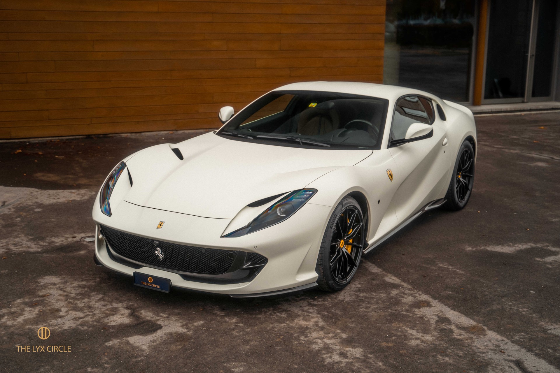 FERRARI 812 Superfast-image-1