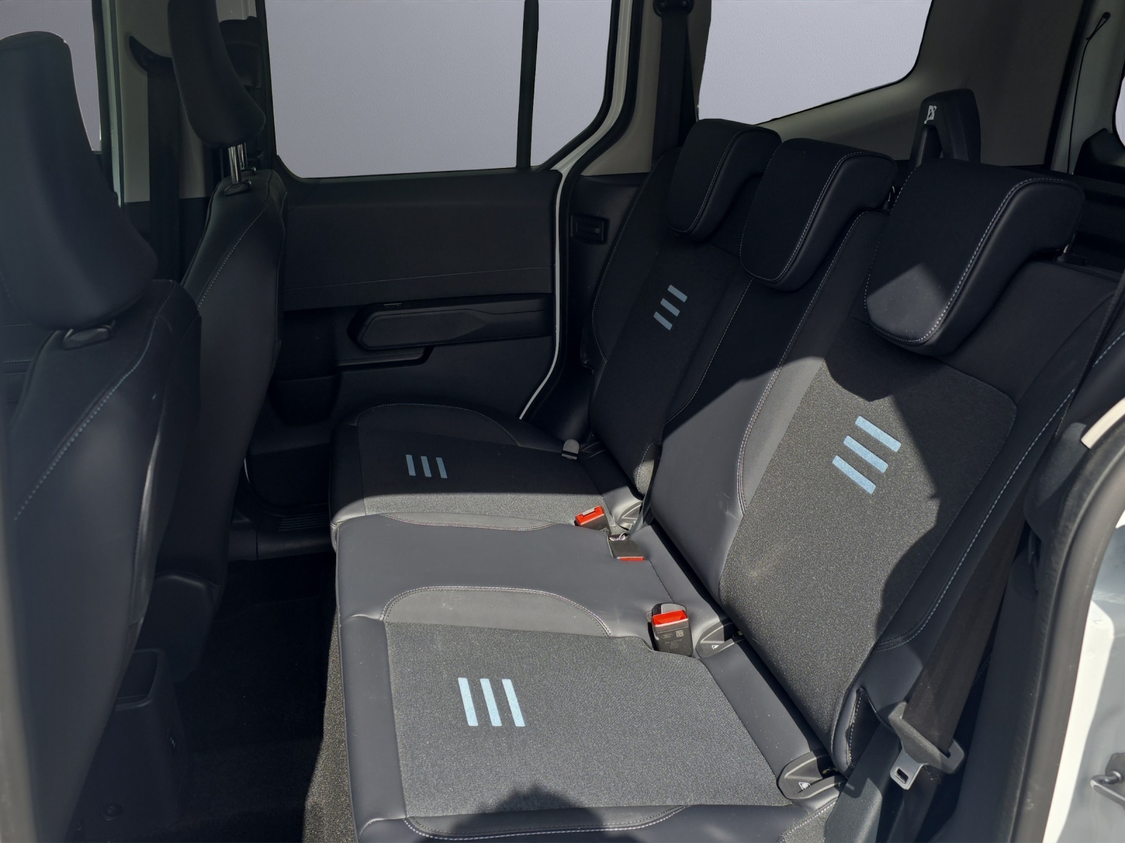 FORD TOURNEO COURIERier 1.0 EcoBoost A-image-7