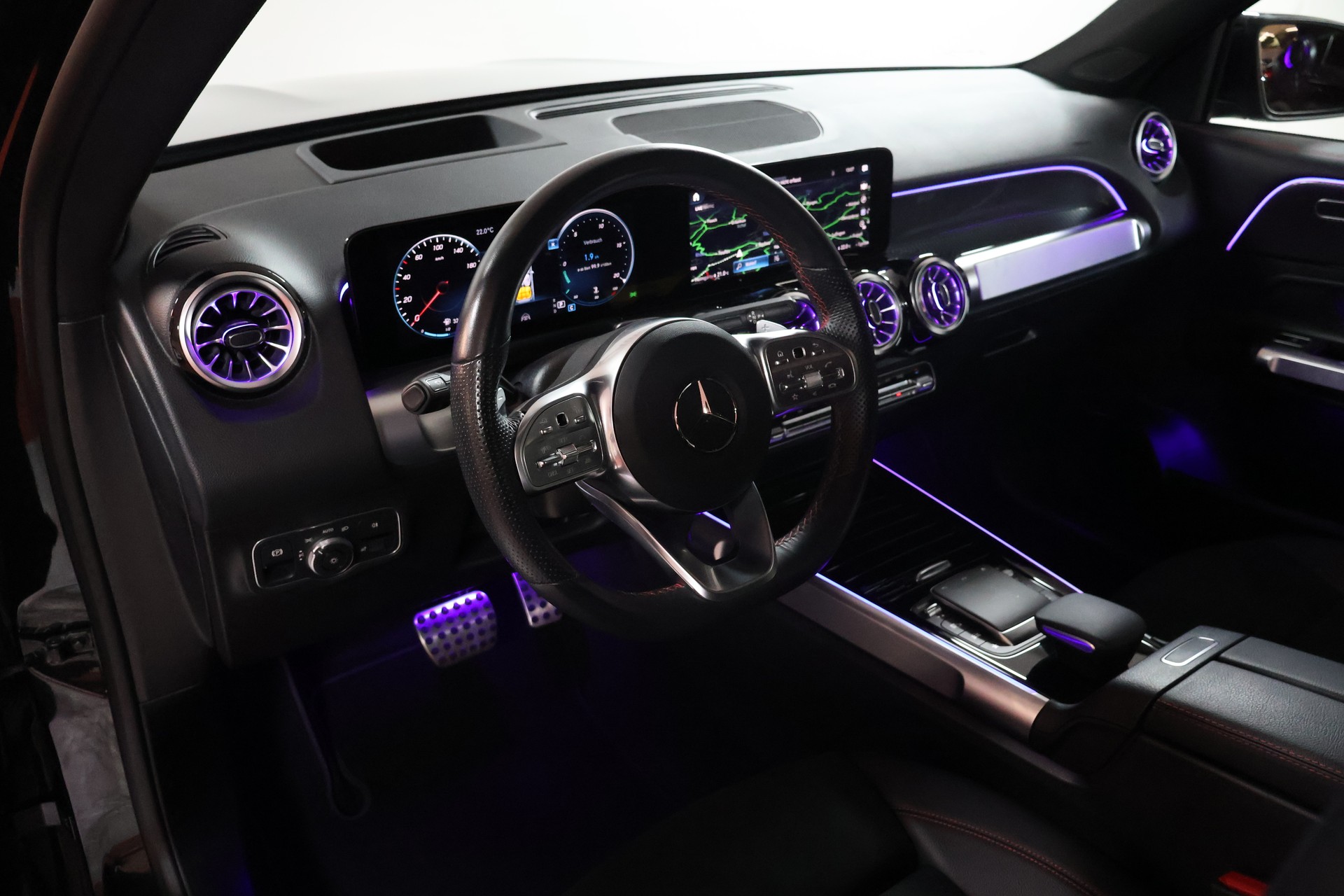 MERCEDES-BENZ GLB 250 4Matic AMG Line 8G-Tronic-image-5