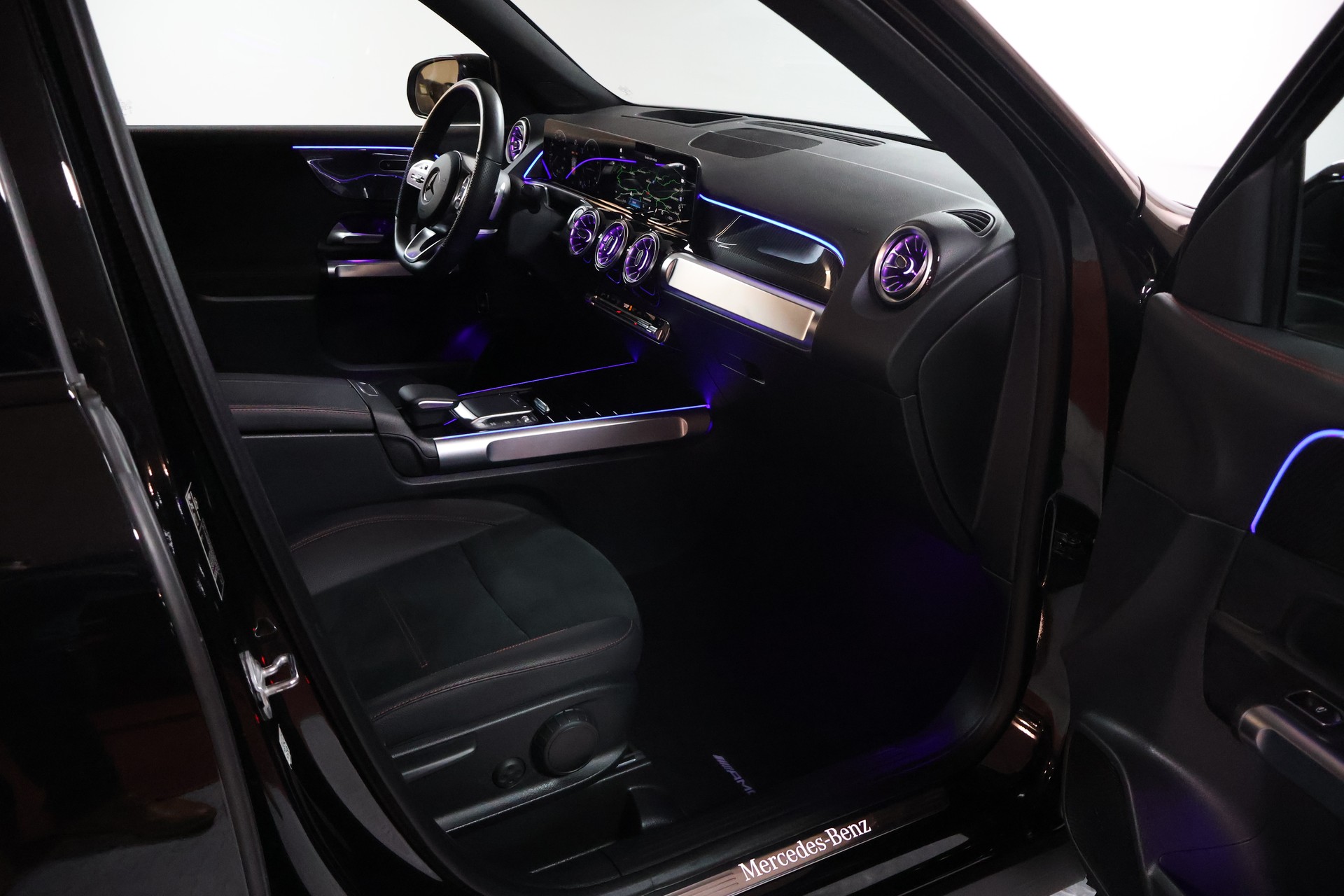 MERCEDES-BENZ GLB 250 4Matic AMG Line 8G-Tronic-image-12