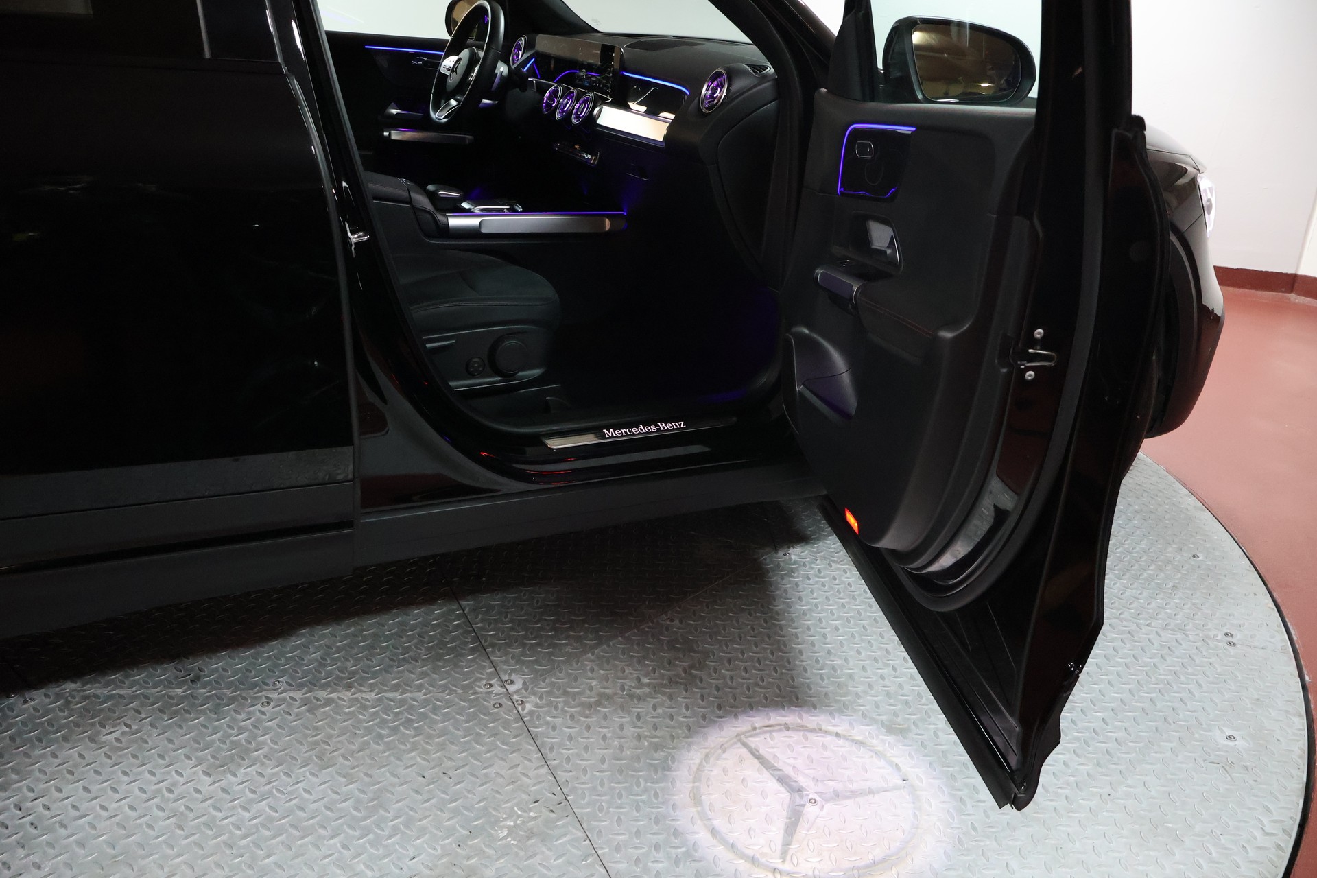 MERCEDES-BENZ GLB 250 4Matic AMG Line 8G-Tronic-image-15