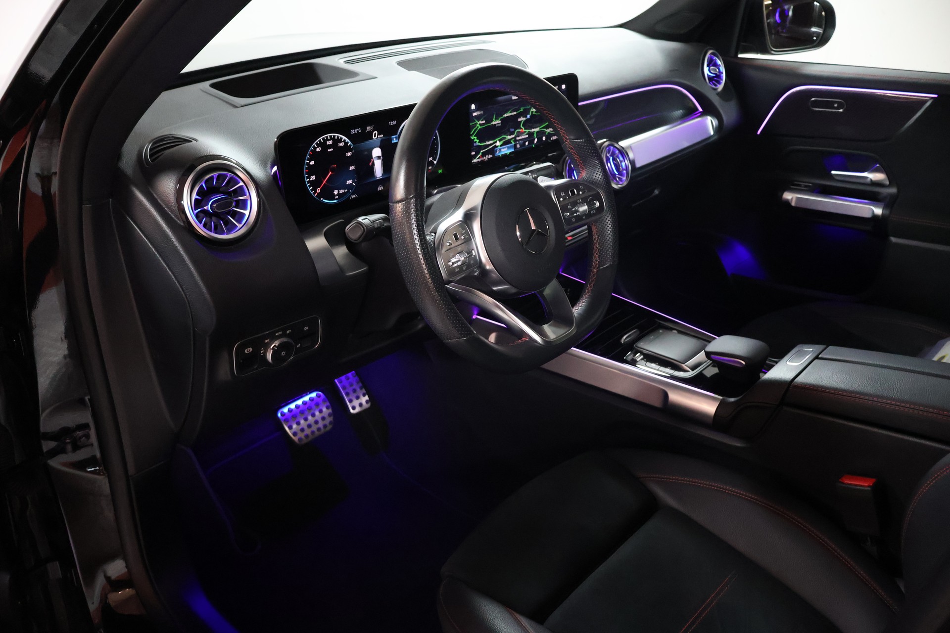 MERCEDES-BENZ GLB 250 4Matic AMG Line 8G-Tronic-image-4